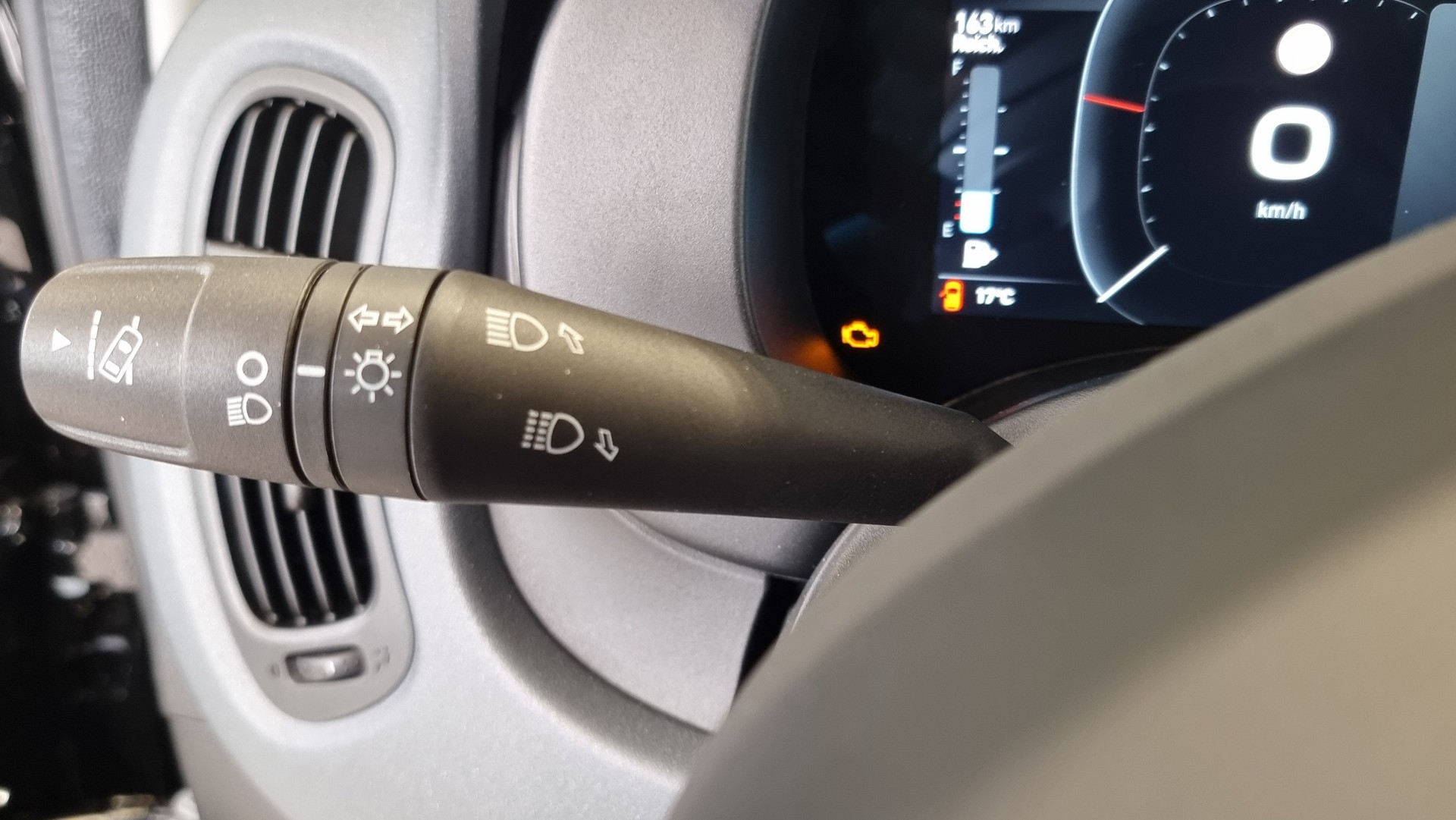 FIAT Panda 1.0 Hybrid City Life-image-9
