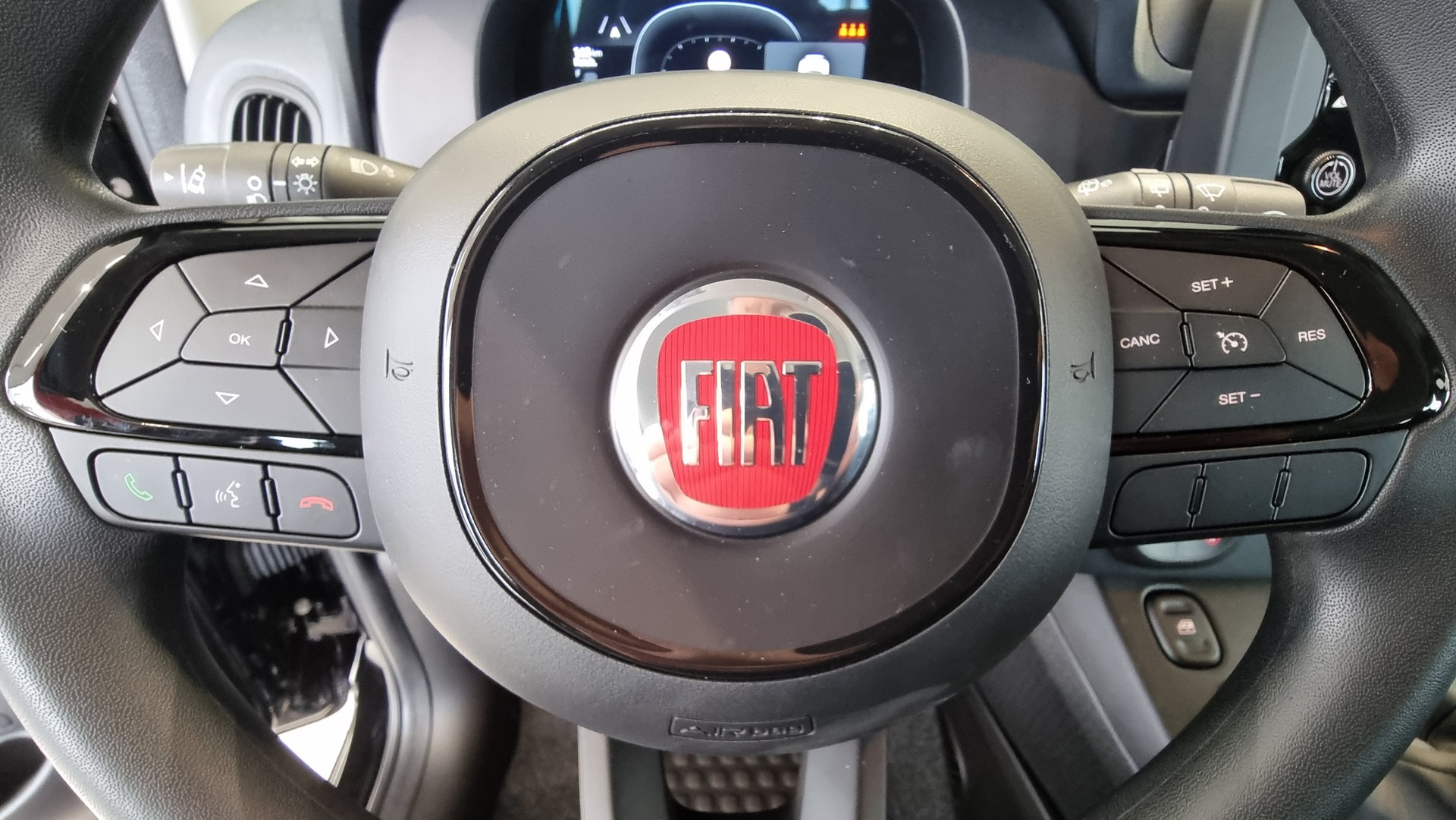FIAT Panda 1.0 Hybrid City Life-image-10