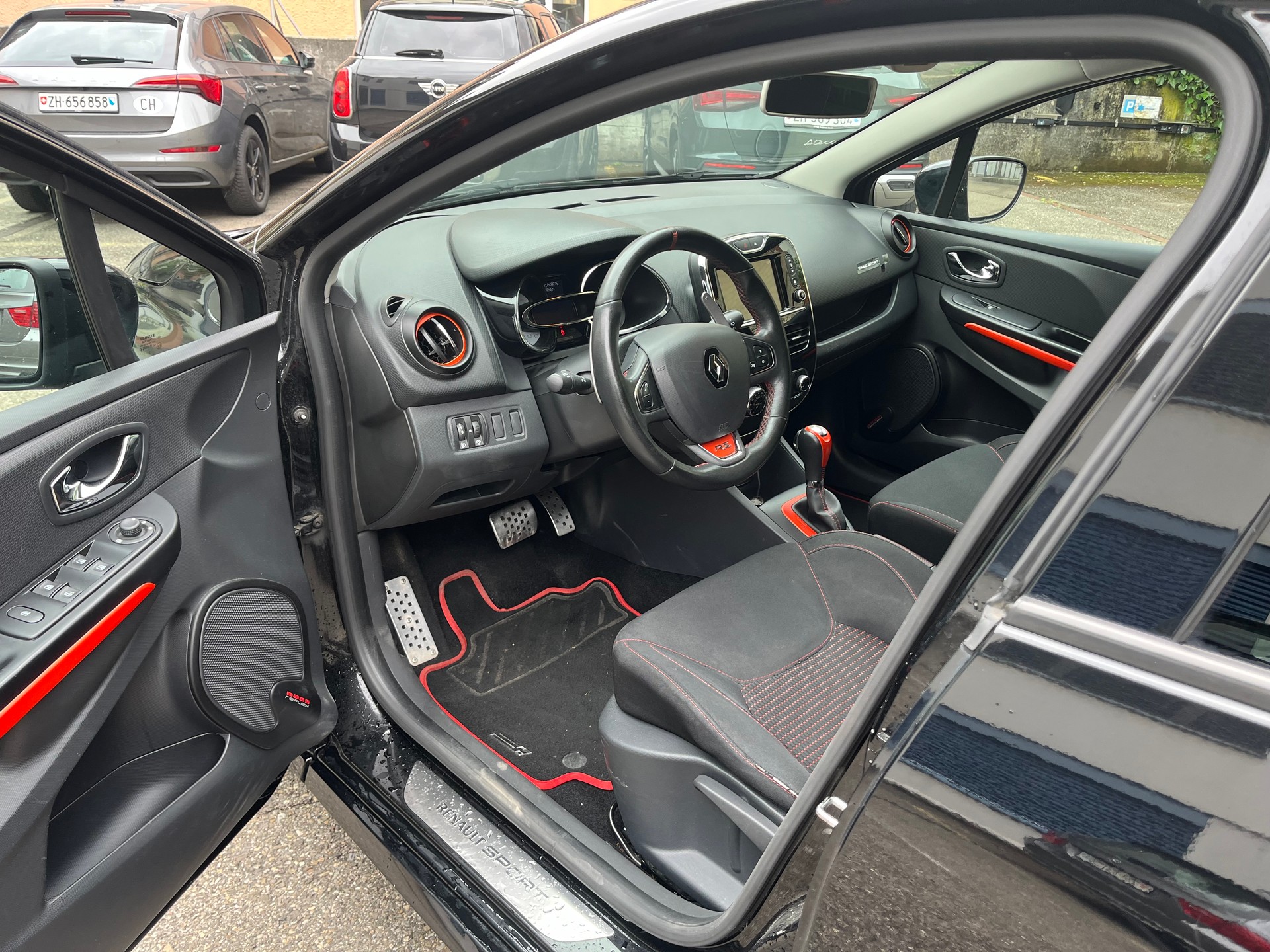 RENAULT Clio 1.6 T RS 200 EDC-image-5