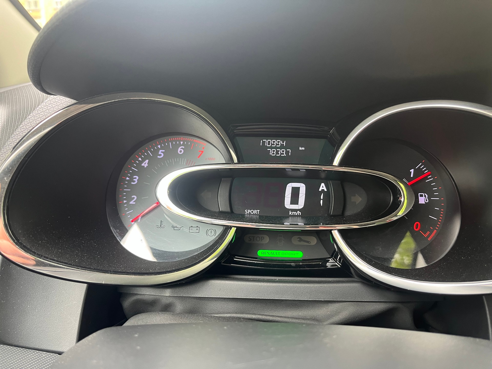 RENAULT Clio 1.6 T RS 200 EDC-image-13