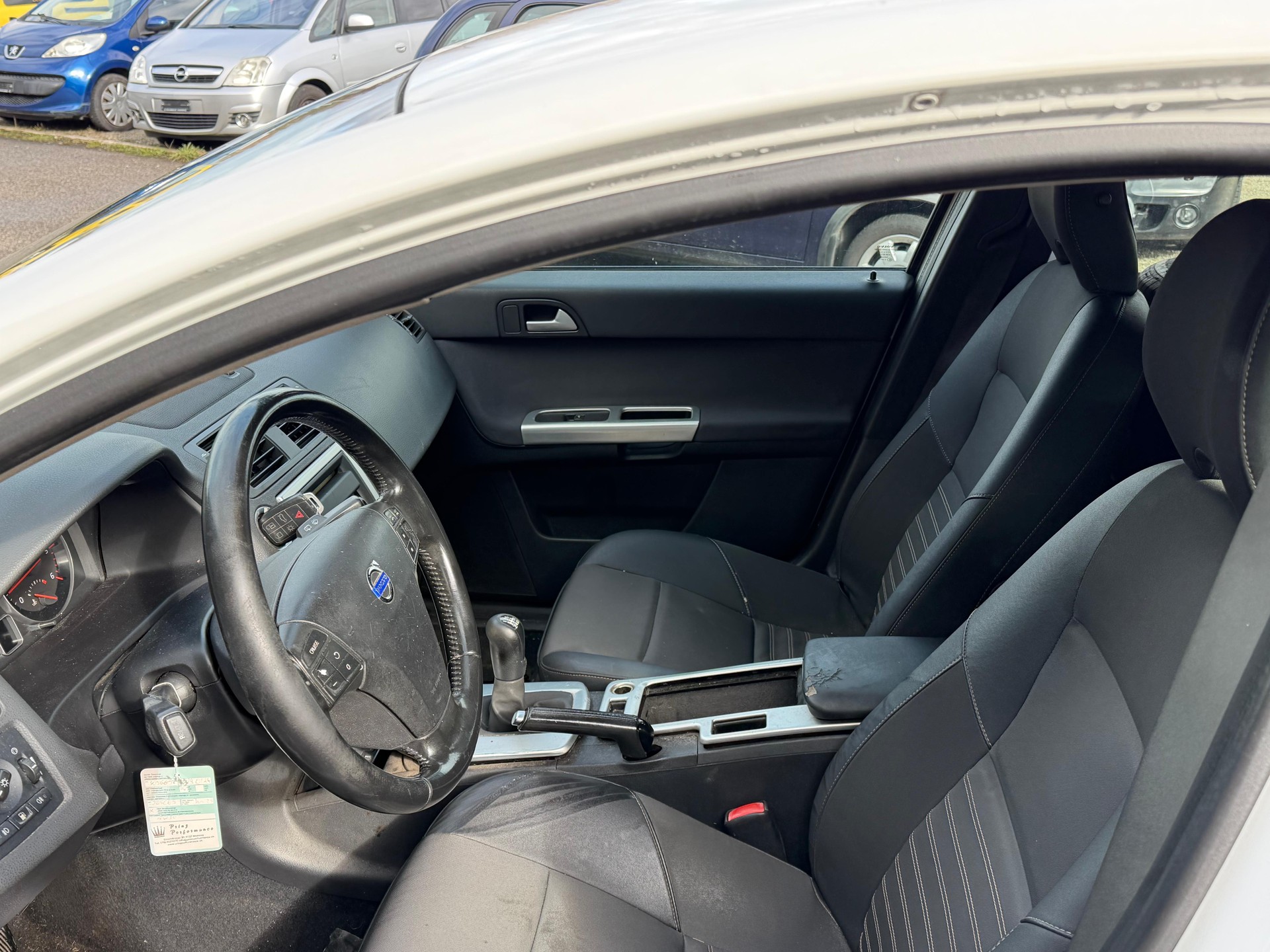 VOLVO V50 D5-image-6
