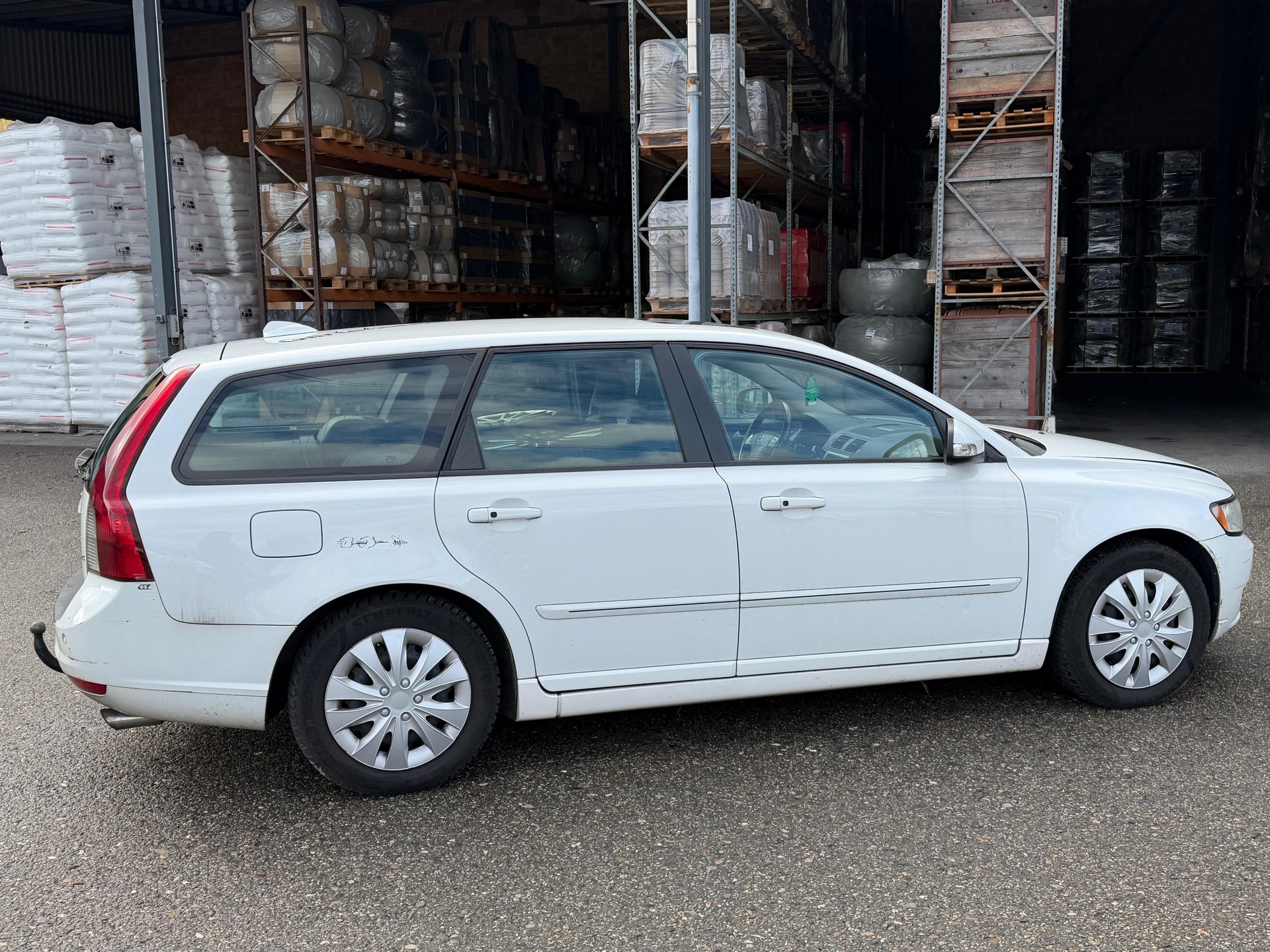 VOLVO V50 D5-image-8