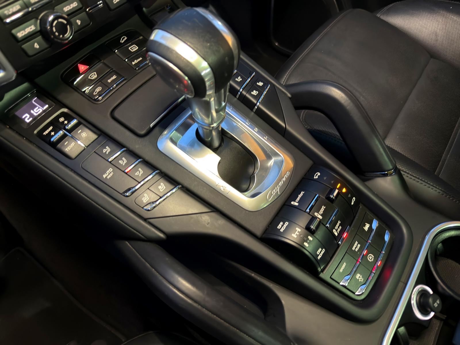 PORSCHE Cayenne Turbo-image-18