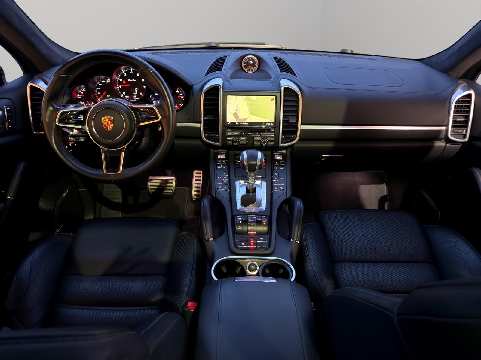 PORSCHE Cayenne Turbo-image-12