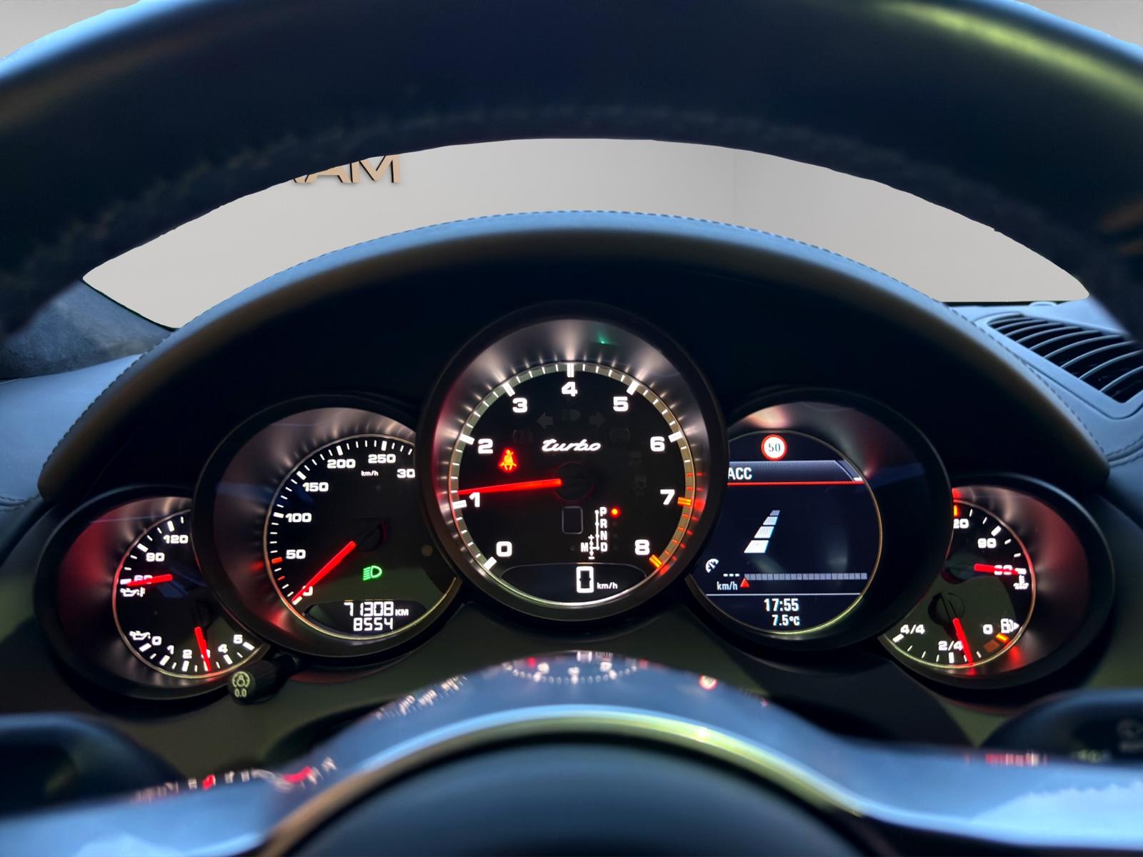 PORSCHE Cayenne Turbo-image-15