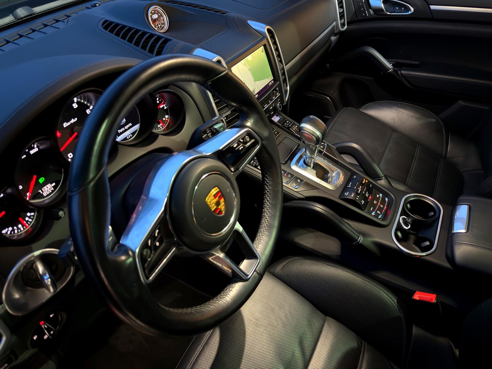 PORSCHE Cayenne Turbo-image-14