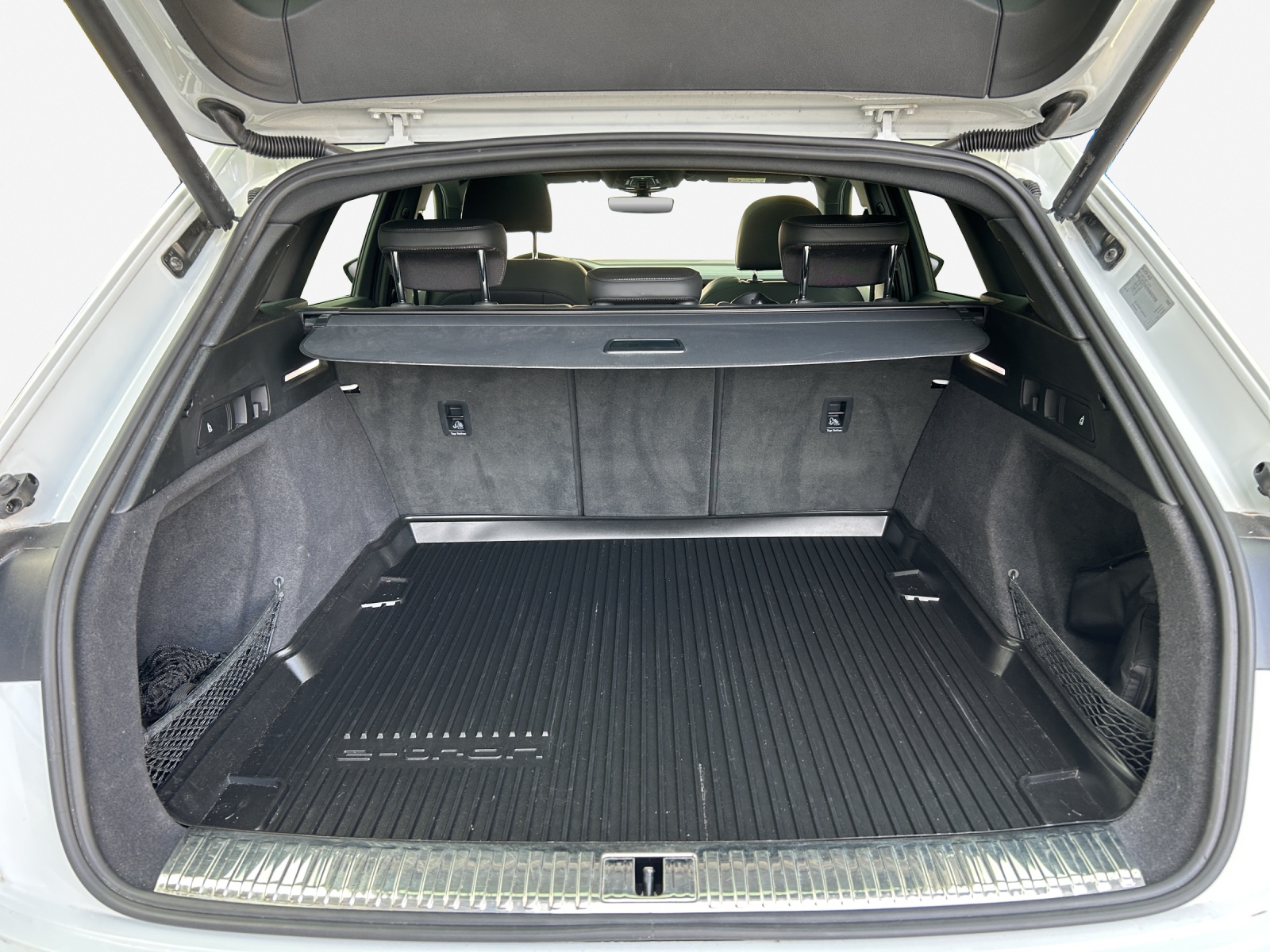 AUDI e-tron 55 S Line quattro-image-13