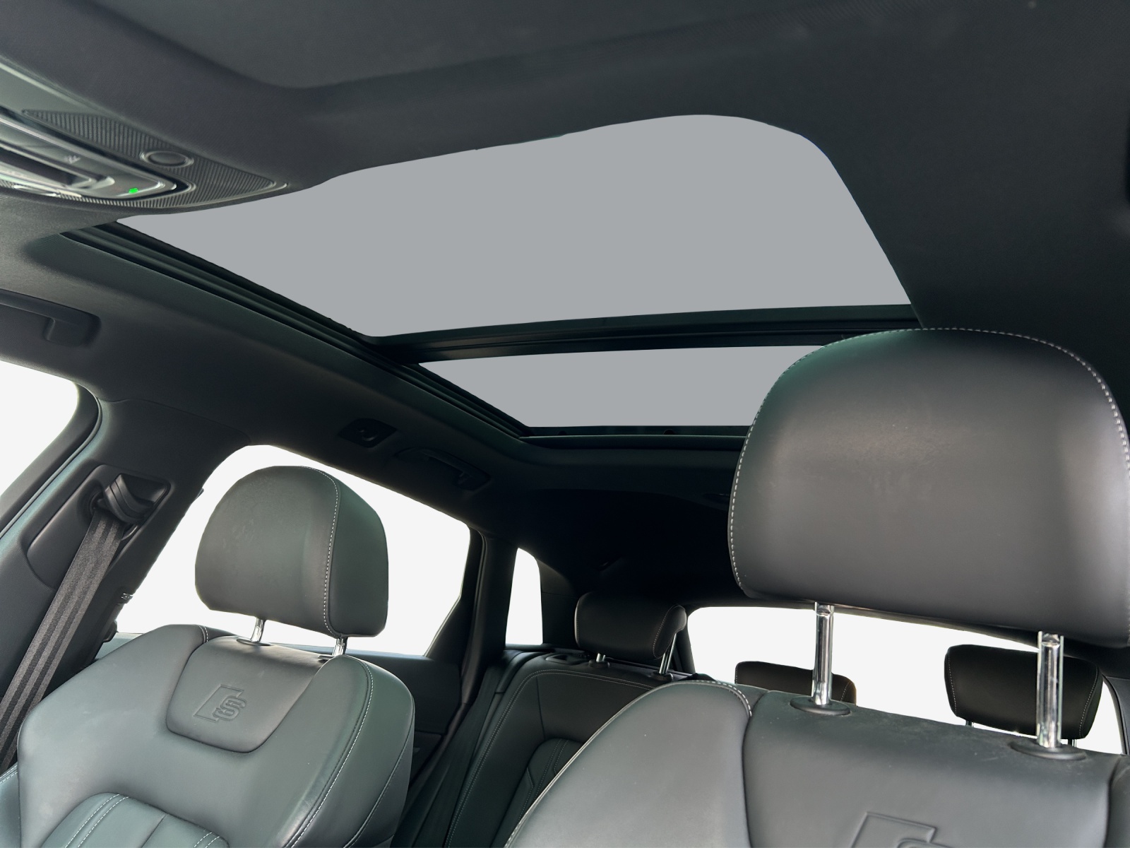 AUDI e-tron 55 S Line quattro-image-15