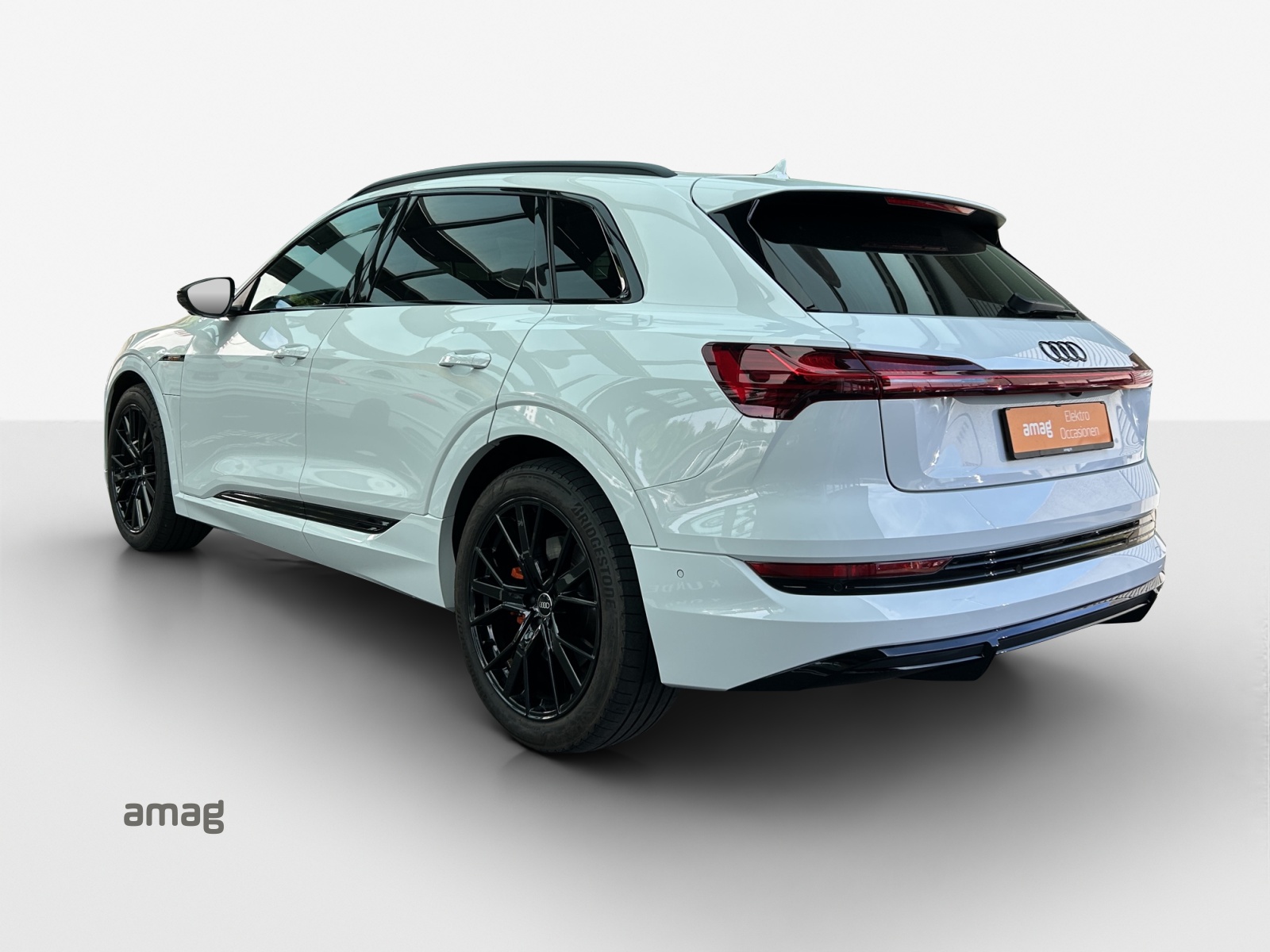 AUDI e-tron 55 S Line quattro-image-3