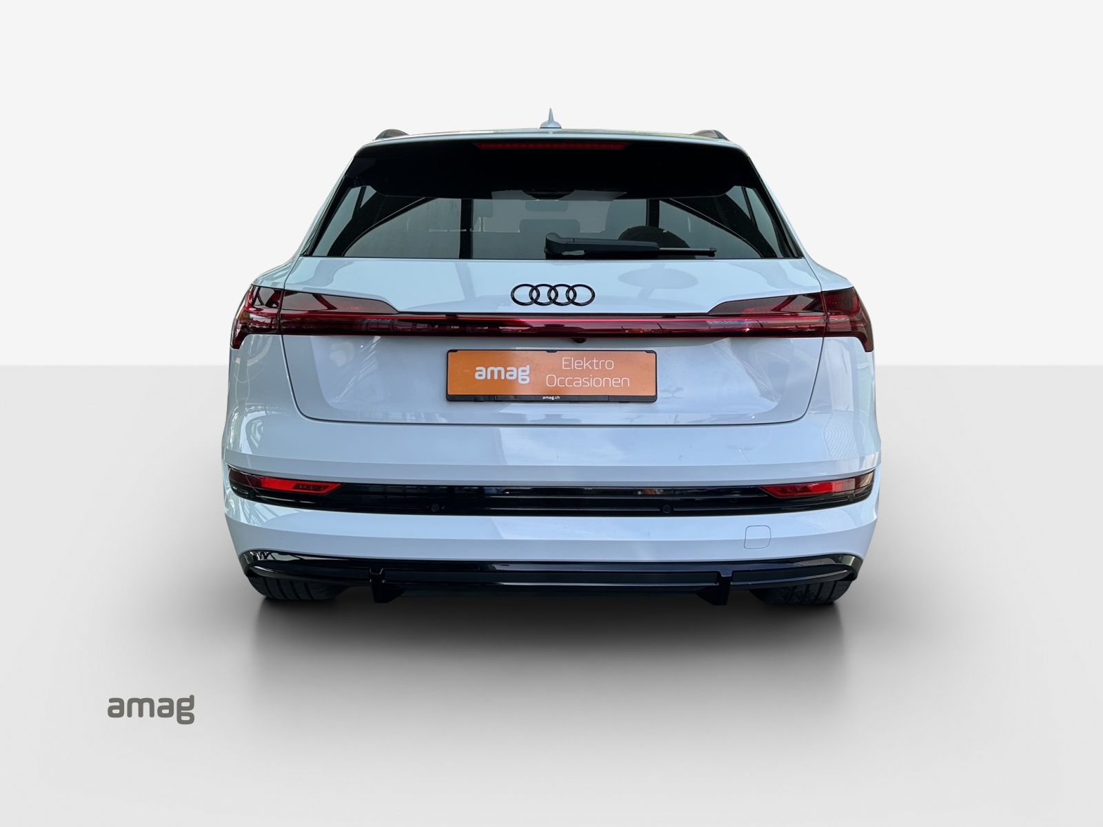 AUDI e-tron 55 S Line quattro-image-4