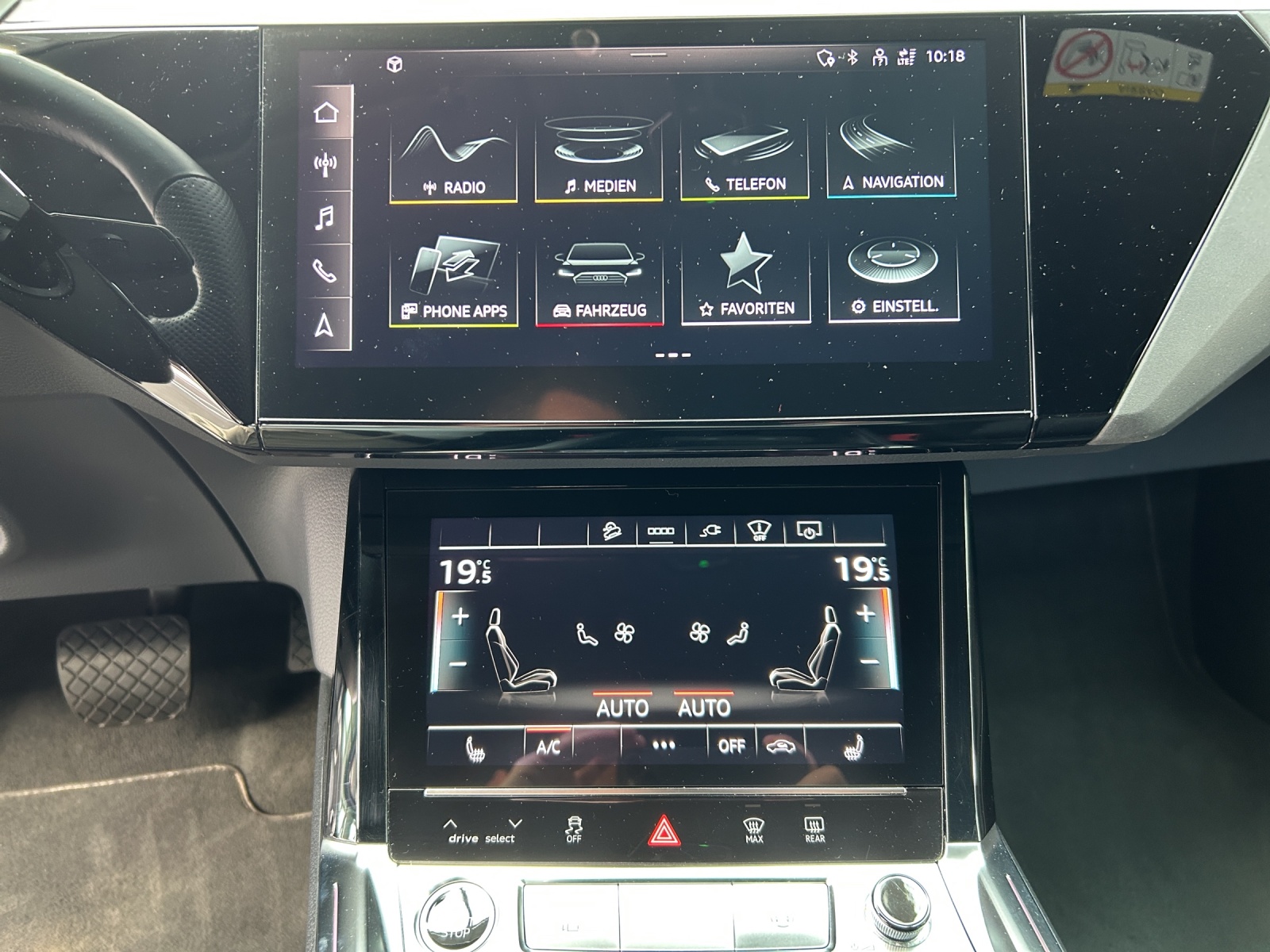 AUDI e-tron 55 S Line quattro-image-11