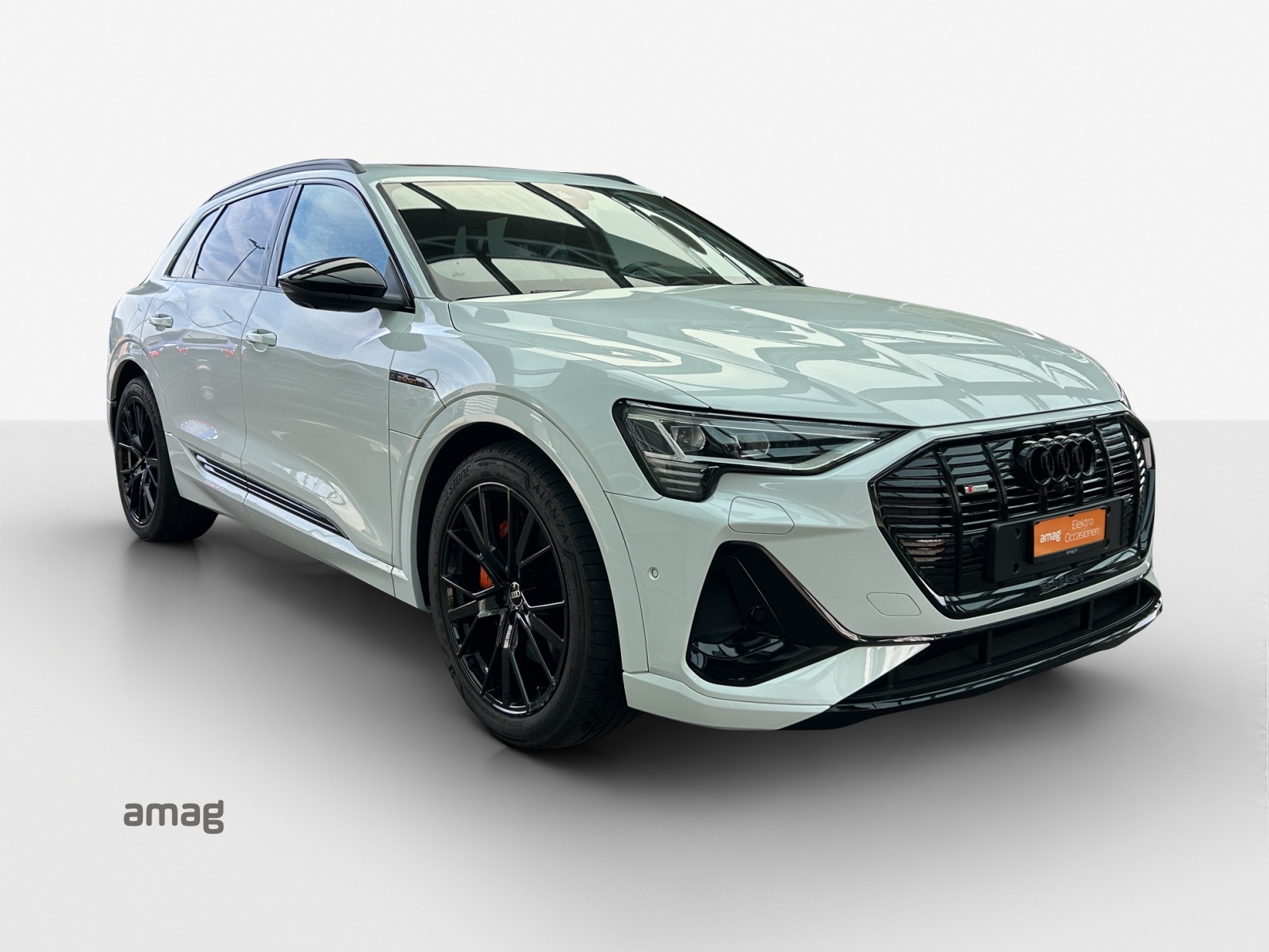 AUDI e-tron 55 S Line quattro-image-6