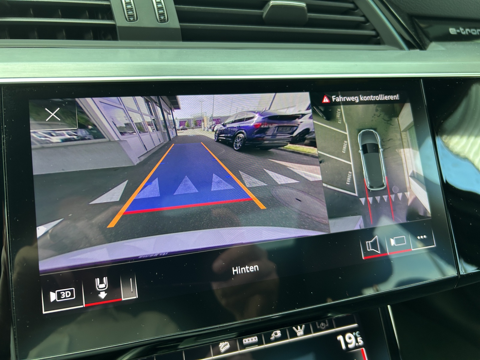 AUDI e-tron 55 S Line quattro-image-16