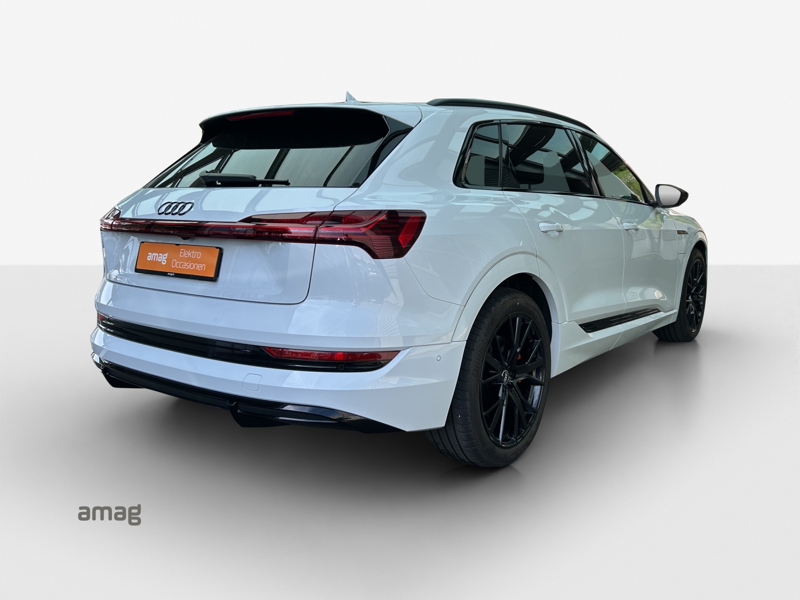 AUDI e-tron 55 S Line quattro-image-5