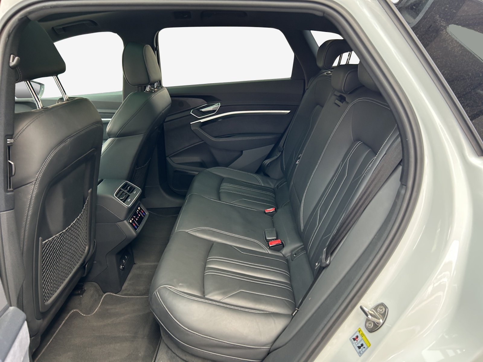 AUDI e-tron 55 S Line quattro-image-12
