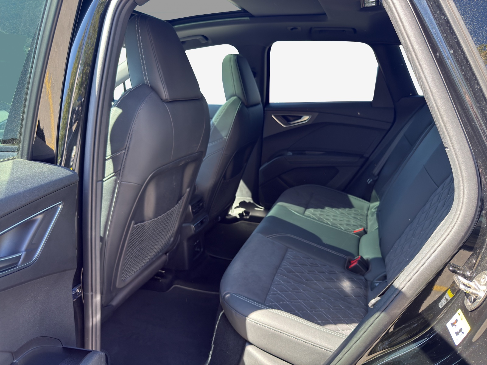 AUDI Q4 e-tron 50 quattro-image-12