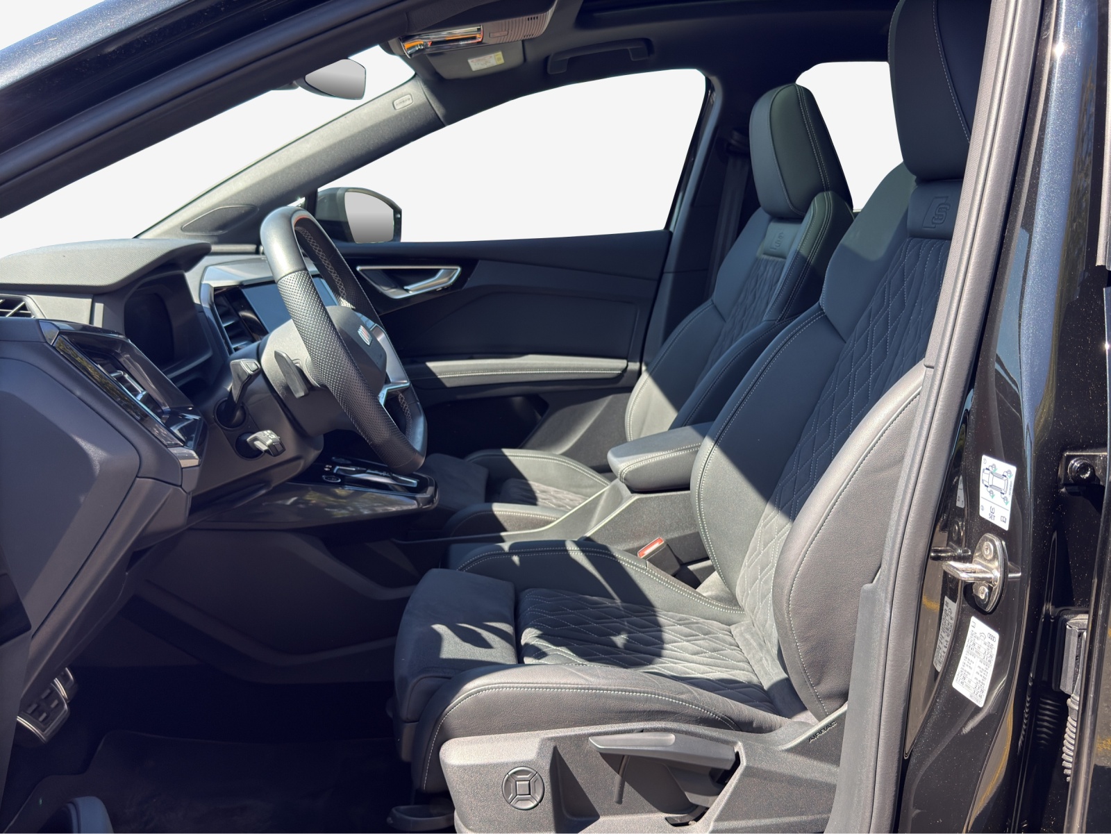AUDI Q4 e-tron 50 quattro-image-8