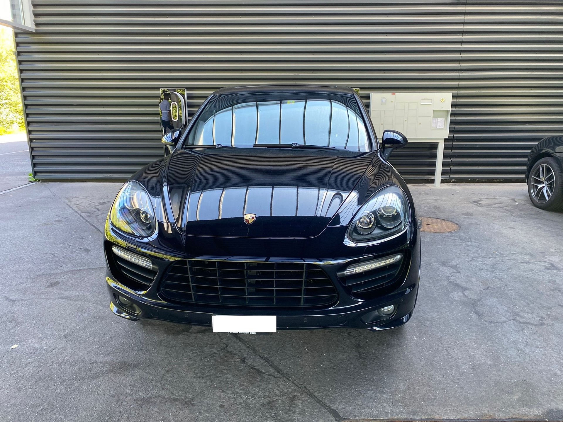 PORSCHE Cayenne GTS-image-2