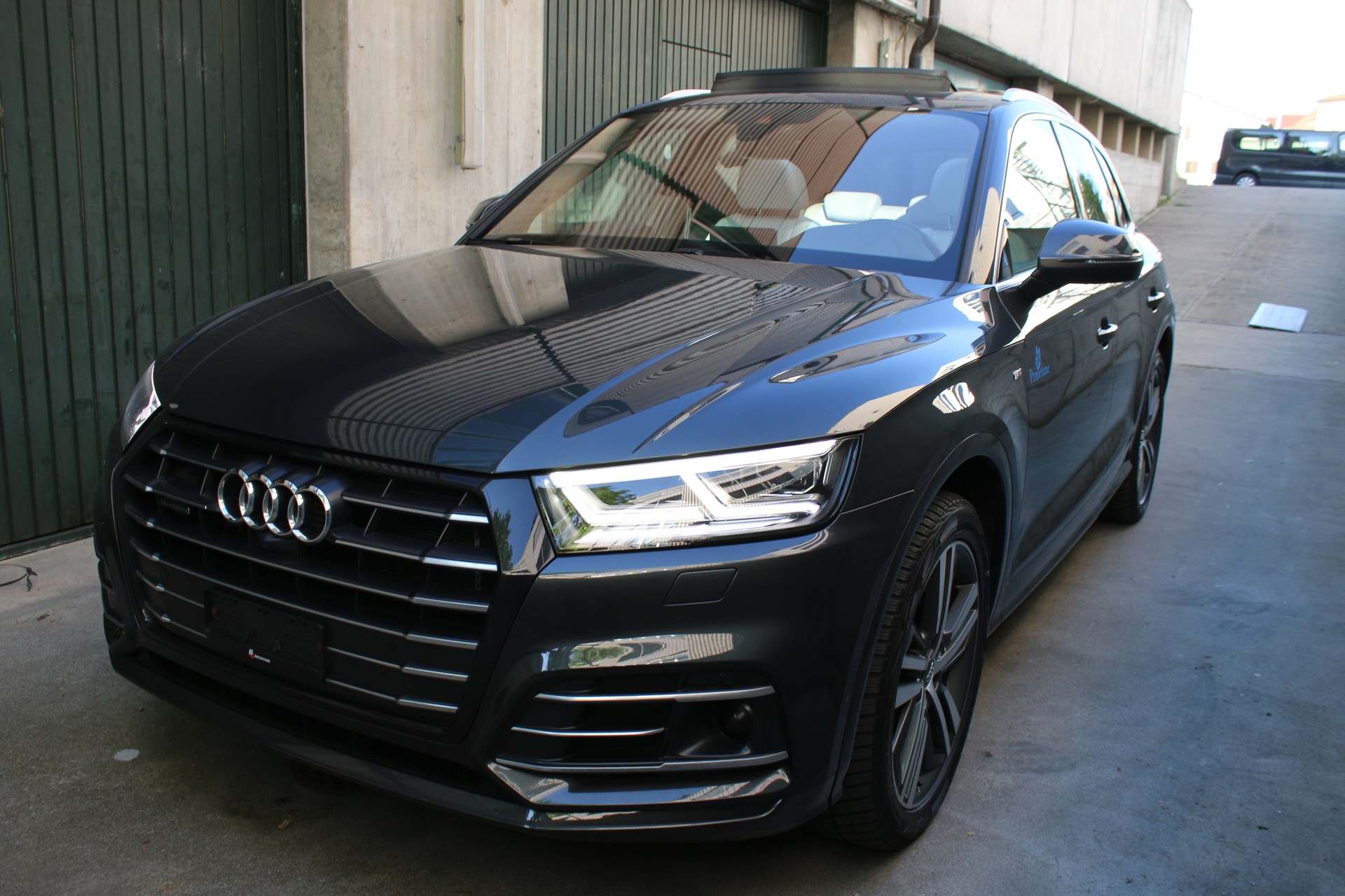 AUDI Q5 55 TFSI e quattro-showroom-element-2
