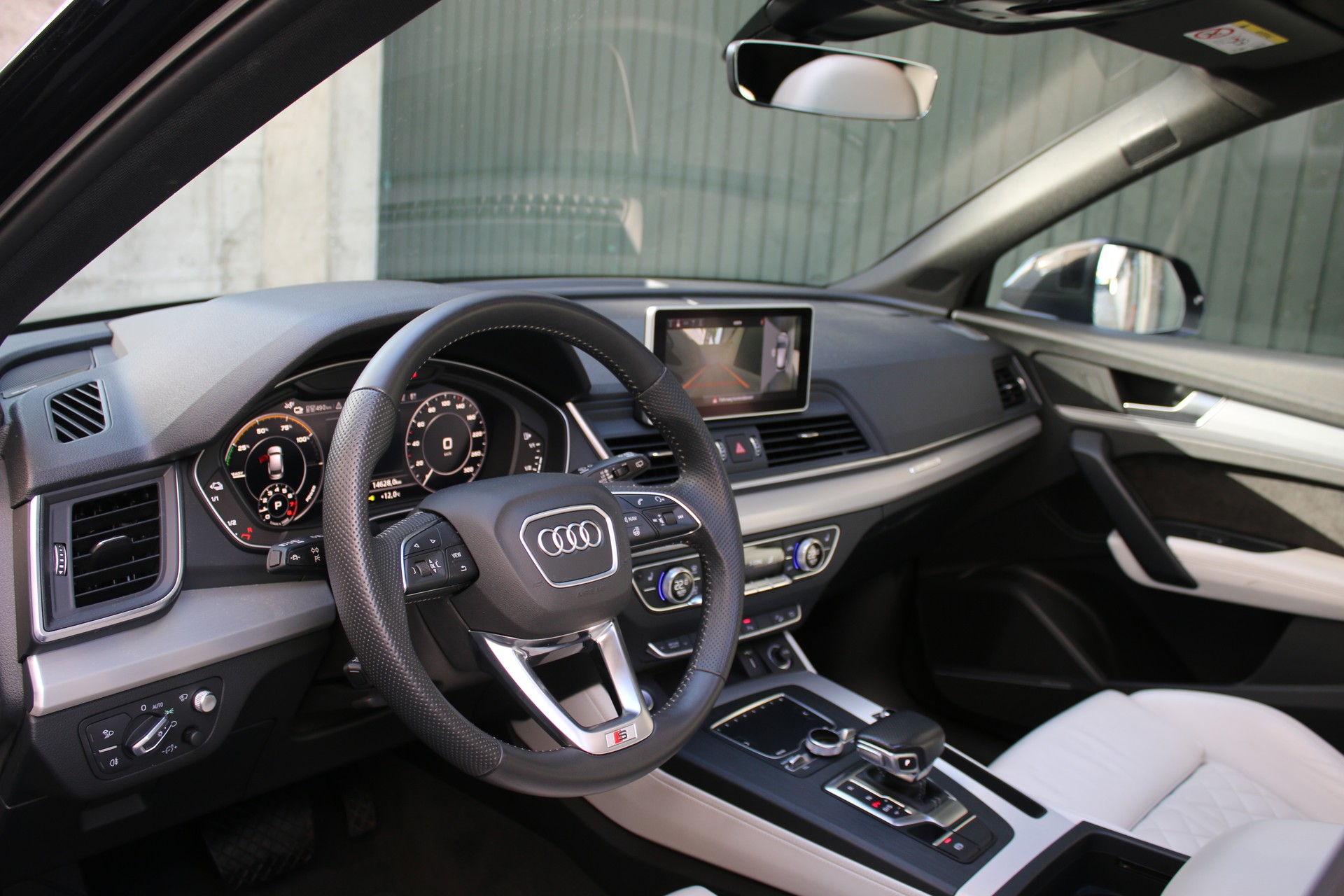 AUDI Q5 55 TFSI e quattro-showroom-element-3