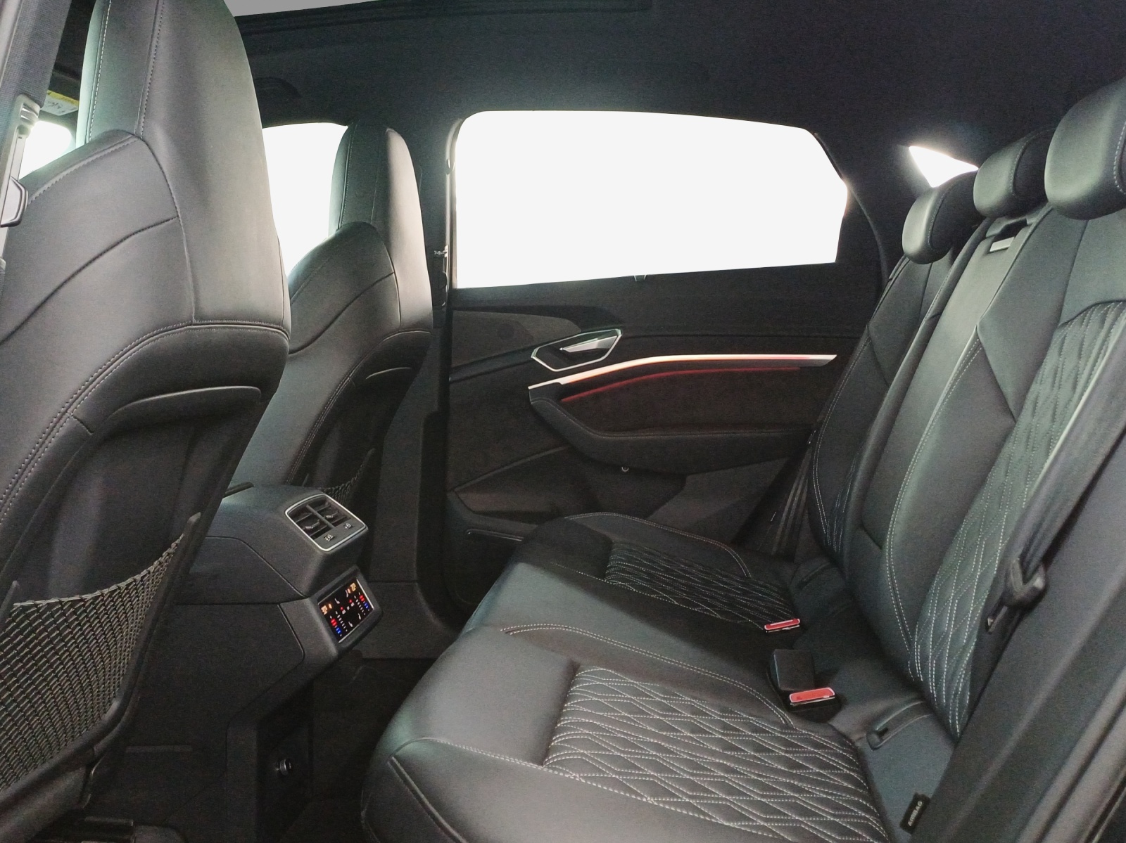 AUDI e-tron 55 Sportback S Line quattro-image-12