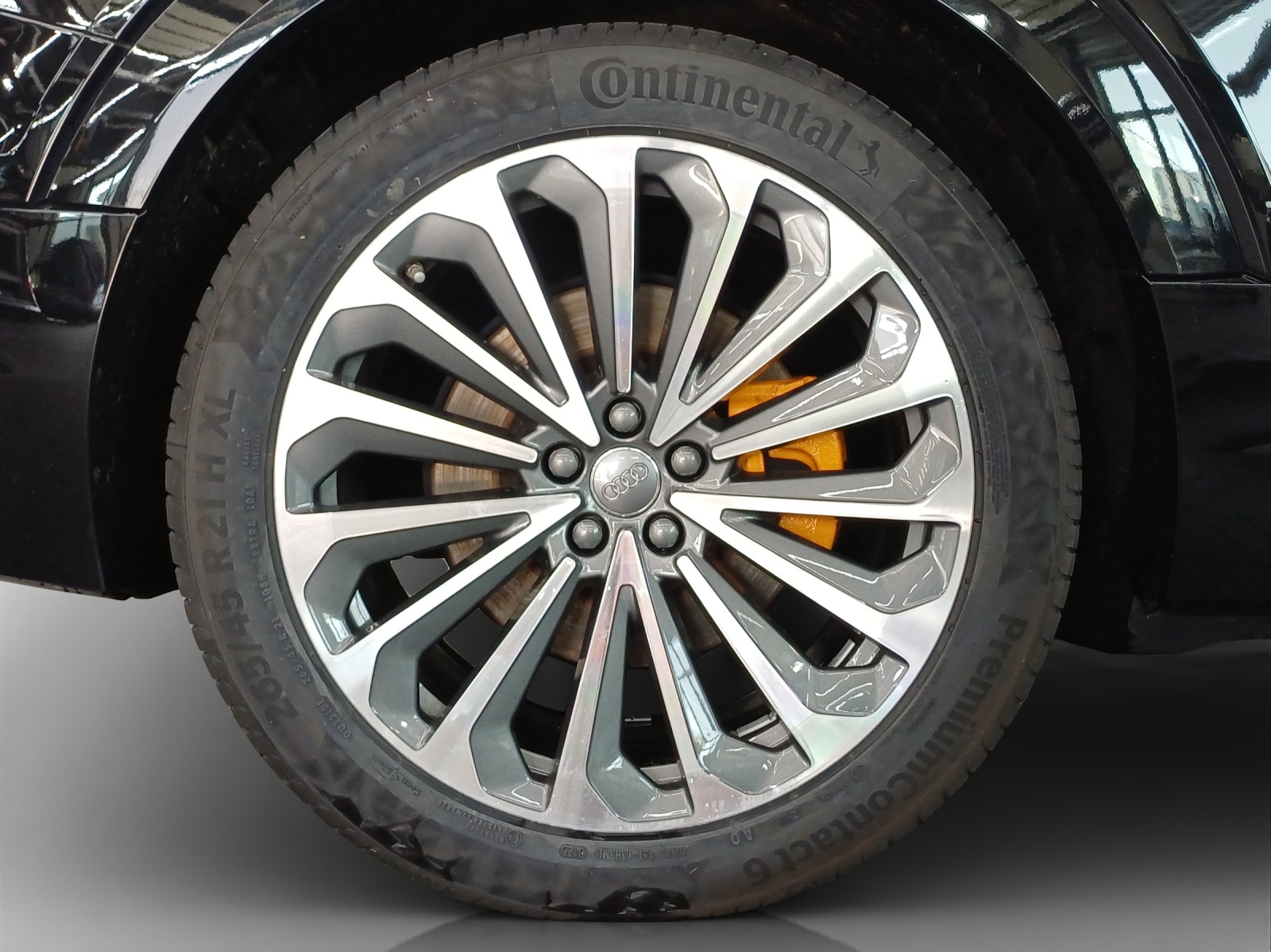 AUDI e-tron 55 Sportback S Line quattro-image-16