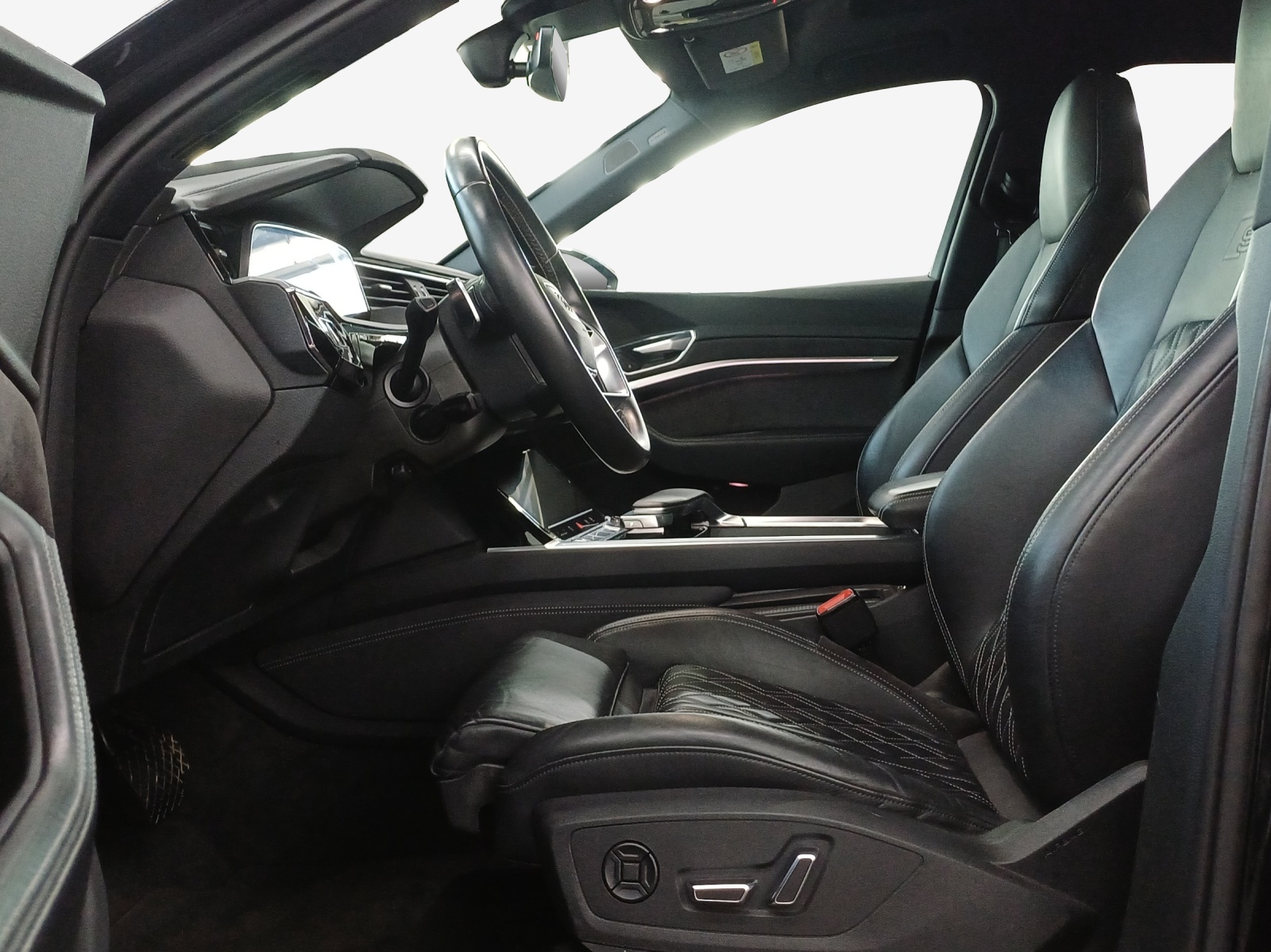 AUDI e-tron 55 Sportback S Line quattro-image-8