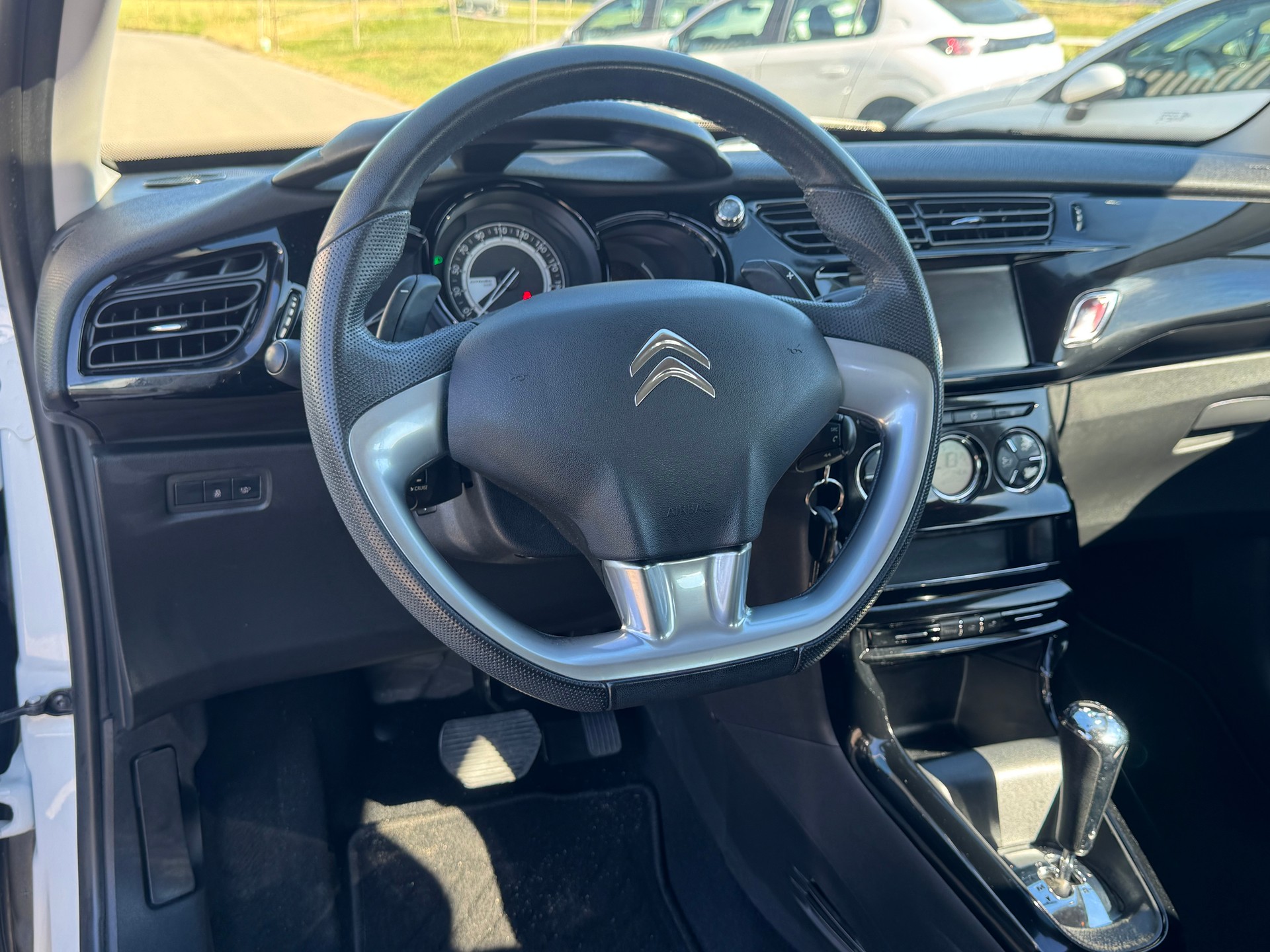 CITROEN C3 1.2i Exclusive ETG5-image-6