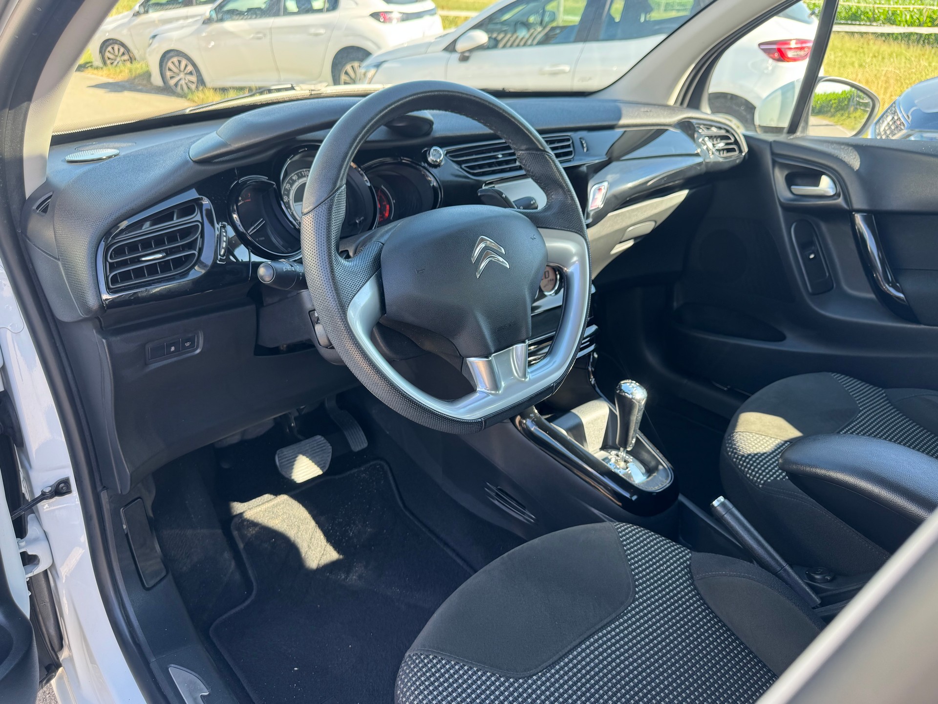 CITROEN C3 1.2i Exclusive ETG5-image-4