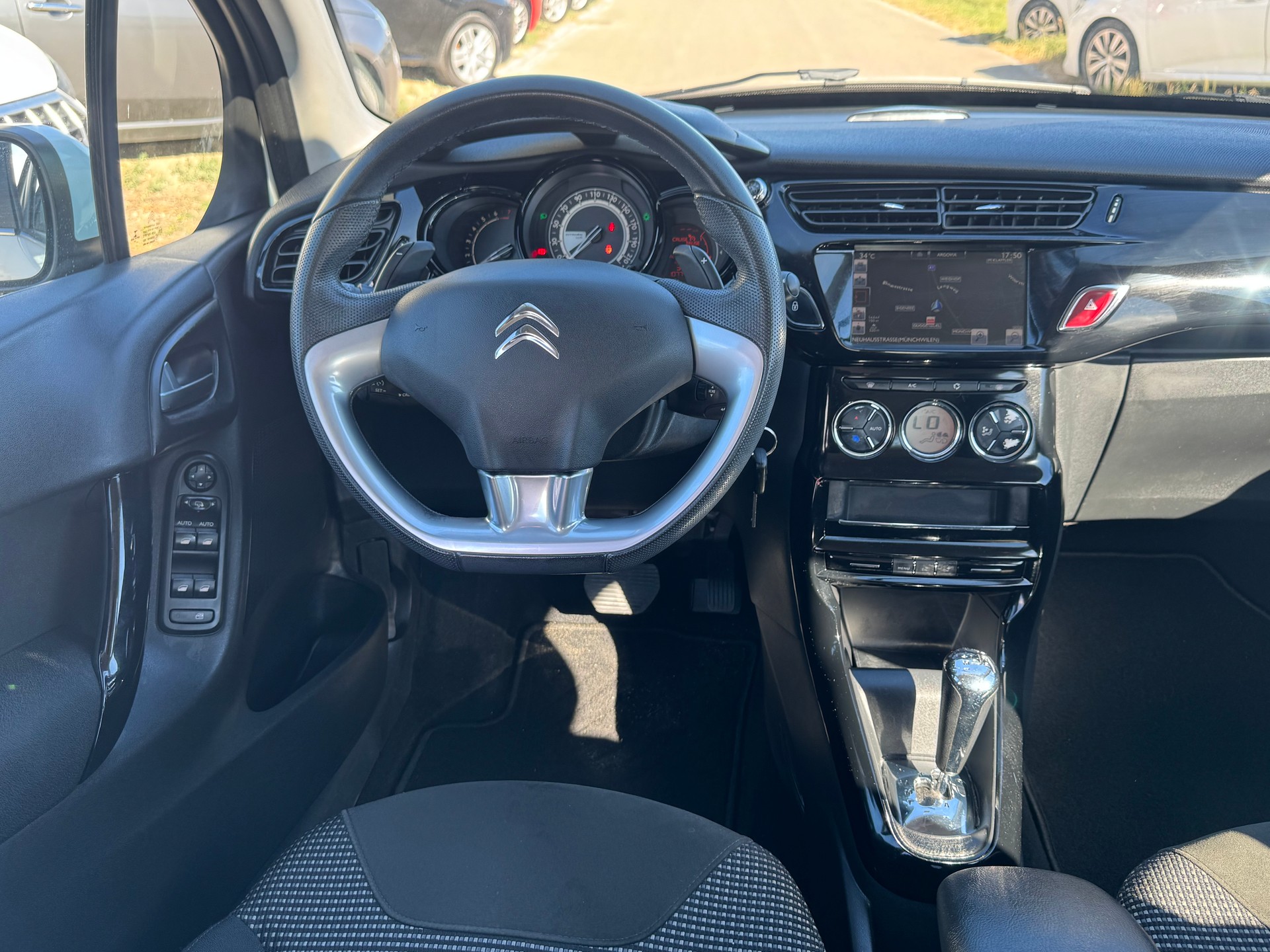 CITROEN C3 1.2i Exclusive ETG5-image-8