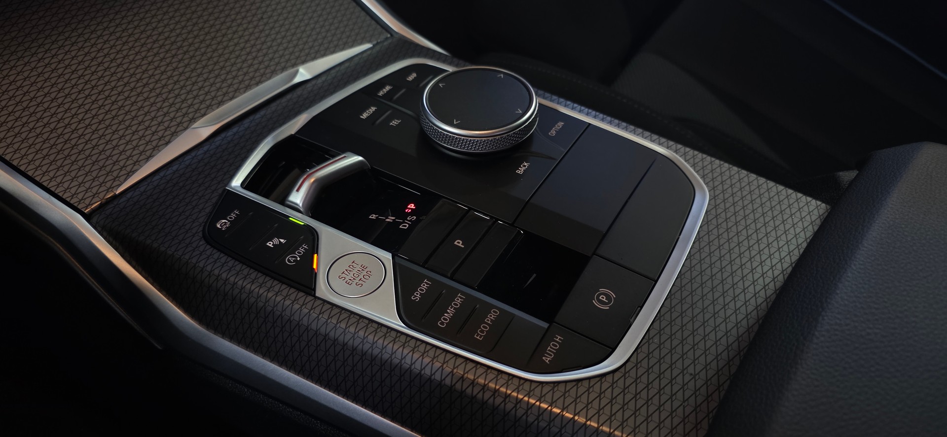 BMW 330i Touring xDrive Steptronic M Sport *SpeedControl*Sitzheizung*Rückfahrkamera*Ambiente*CarPlay/AndroidAuto*-image-17