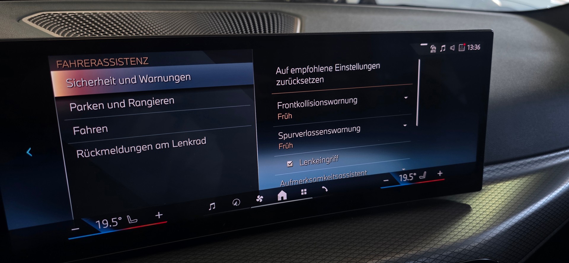 BMW 330i Touring xDrive Steptronic M Sport *SpeedControl*Sitzheizung*Rückfahrkamera*Ambiente*CarPlay/AndroidAuto*-image-23