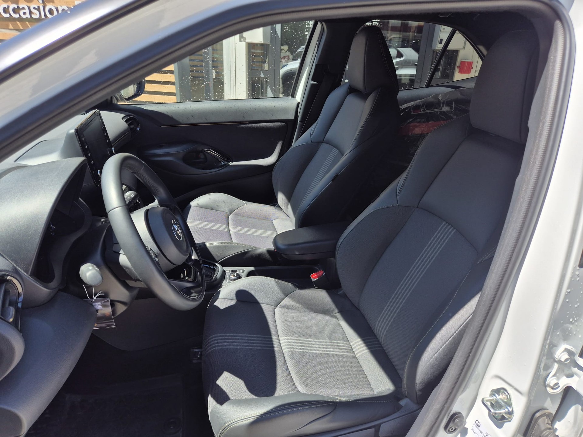 TOYOTA Yaris Cross 1.5 Adventure e-CVT AWDi-image-4