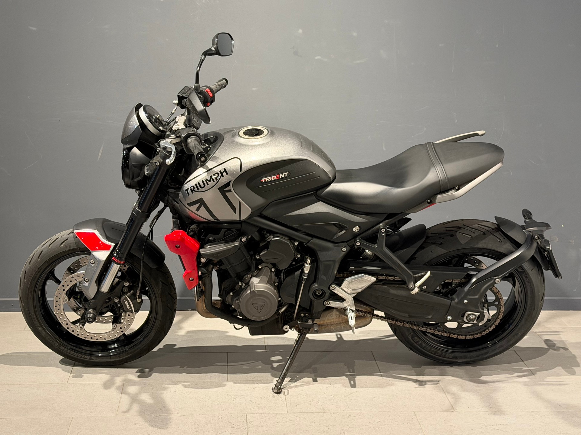 TRIUMPH Trident 660-showroom-element-3
