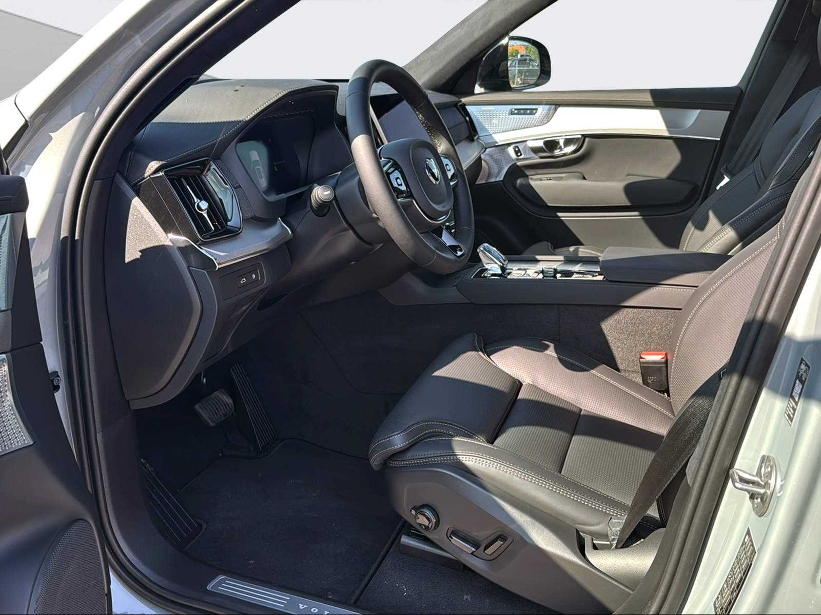 VOLVO XC90 2.0 T8 TE Black Edition eAWD-image-9