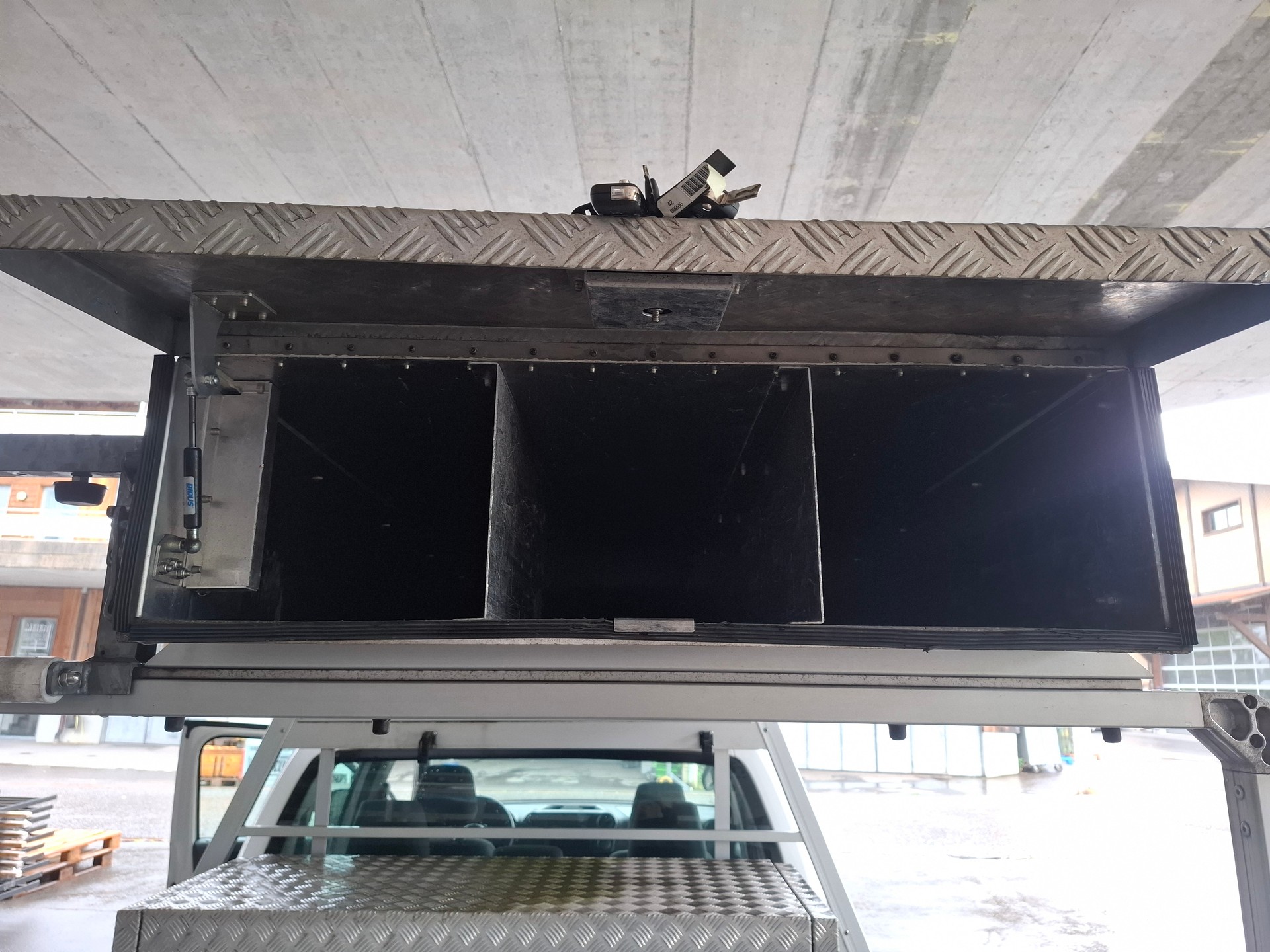 VW Amarok 2.0 BiTDI Startline 4Motion permanent A-image-9