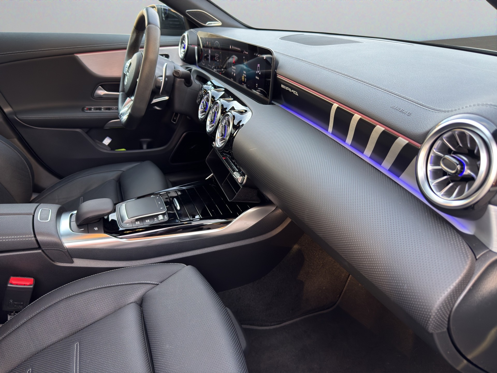 MERCEDES-BENZ CLA Shooting Brake 45 S AMG 4Matic+ 8G-DCT-image-14