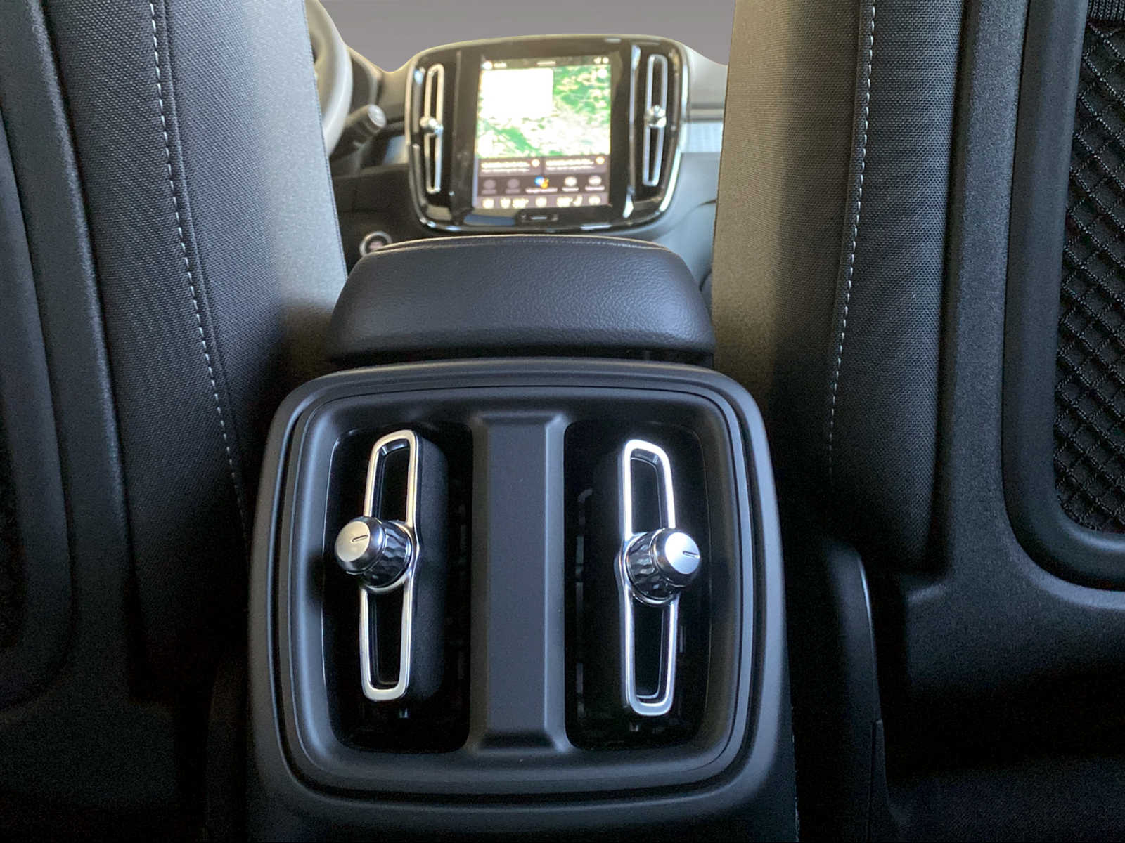 VOLVO XC40 2.0 B3 MH XCITE-image-10