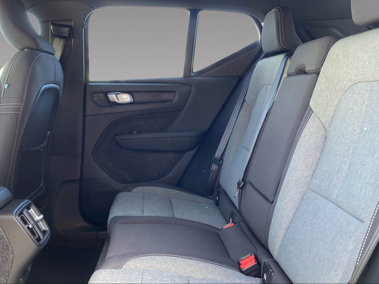 VOLVO XC40 2.0 B3 MH XCITE-image-9