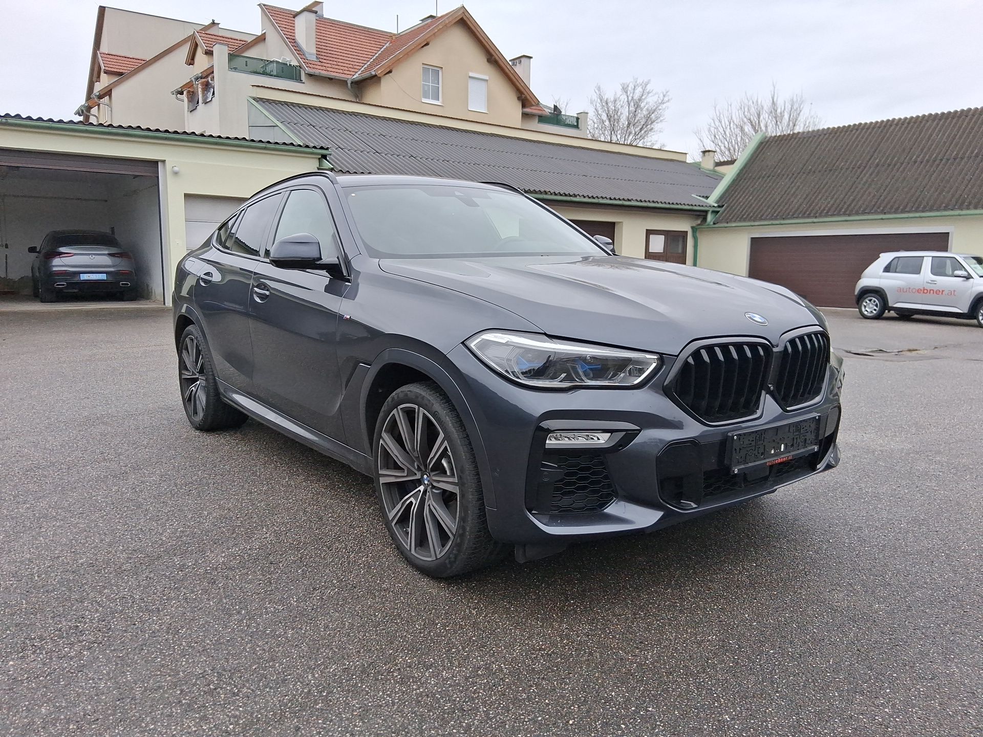 BMW X6-image-1