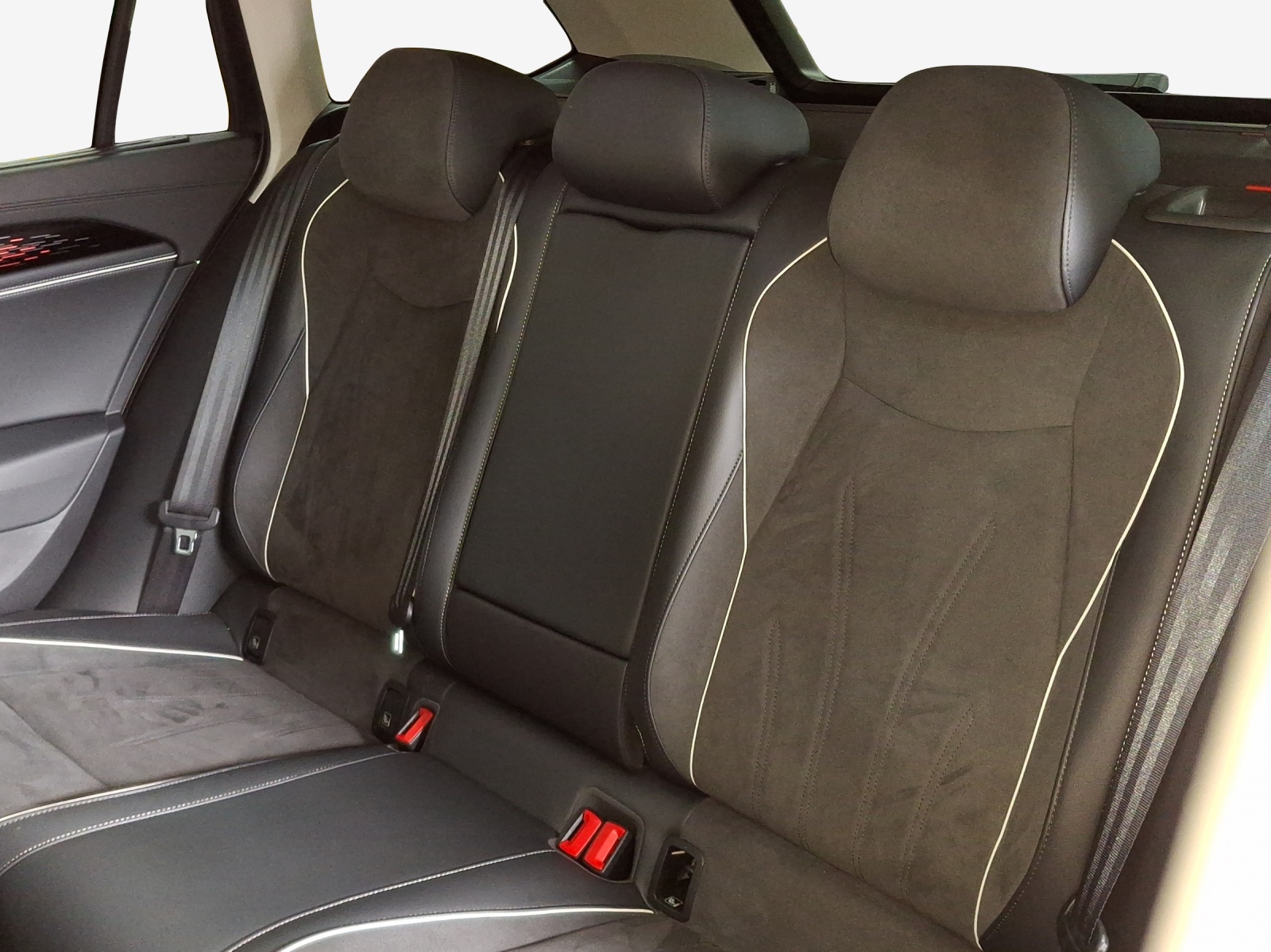 VW Passat Variant 2.0 TDI evo Elegance 4 Motion DSG-image-11