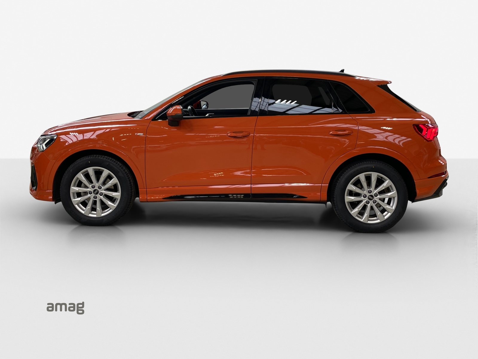 AUDI Q3 35 TFSI S line Attraction S-tronic-image-1