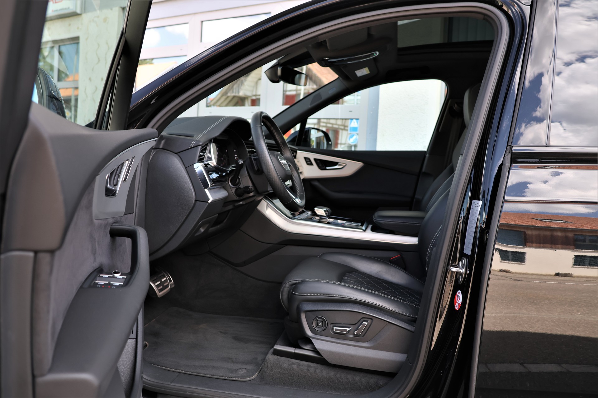 AUDI Q7 50 TDI quattro S Line tiptronic (CH) 7 Plätzer + 3.5T AHK-image-9