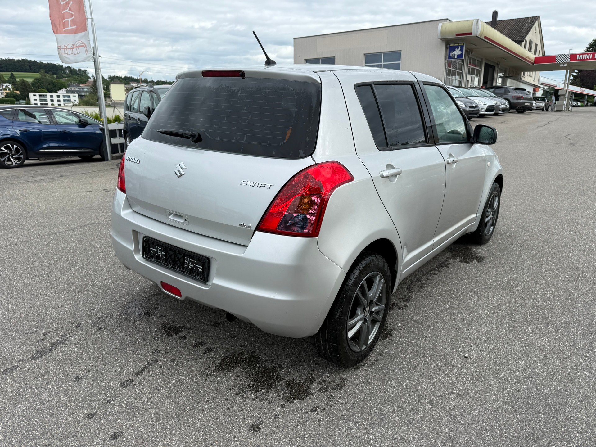 SUZUKI Swift 1.3i 16V GL Top Piz Sulai LE 4x4-image-2