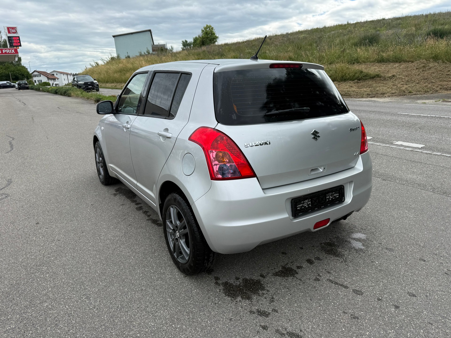 SUZUKI Swift 1.3i 16V GL Top Piz Sulai LE 4x4-image-3