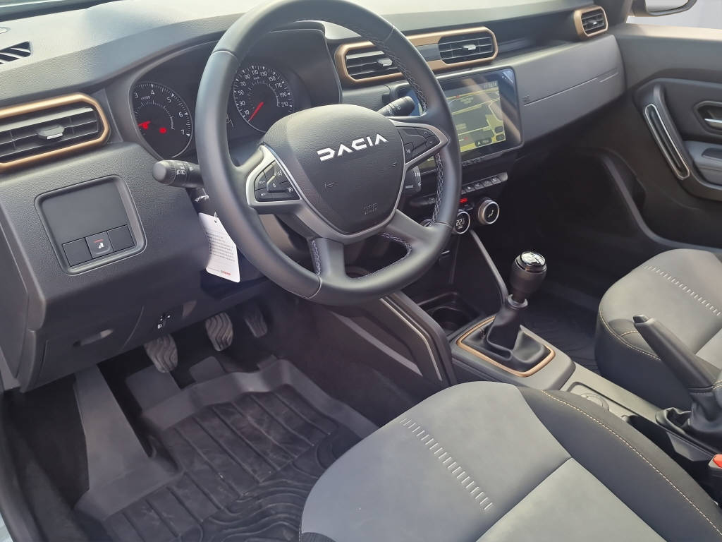 DACIA Duster 1.3 TCe 150 Extreme 4WD-image-8