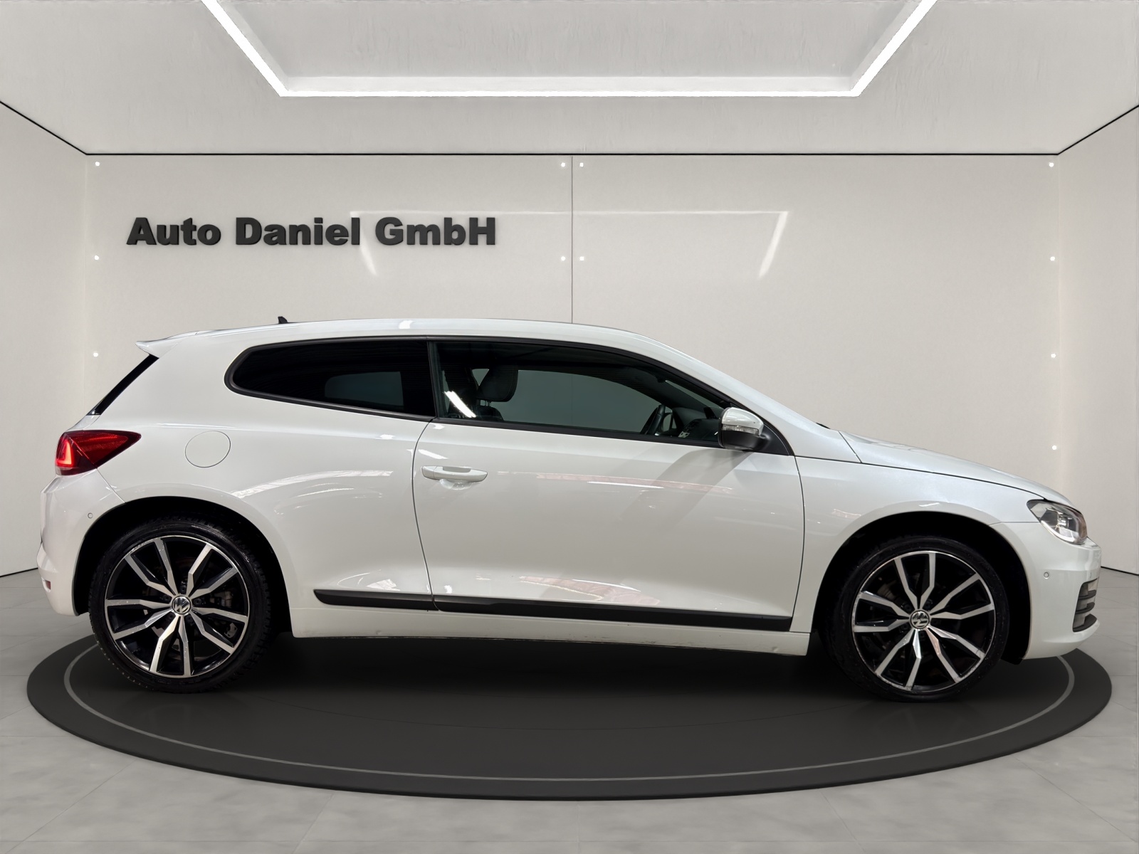 VW Scirocco 2.0 TSI DSG-image-4