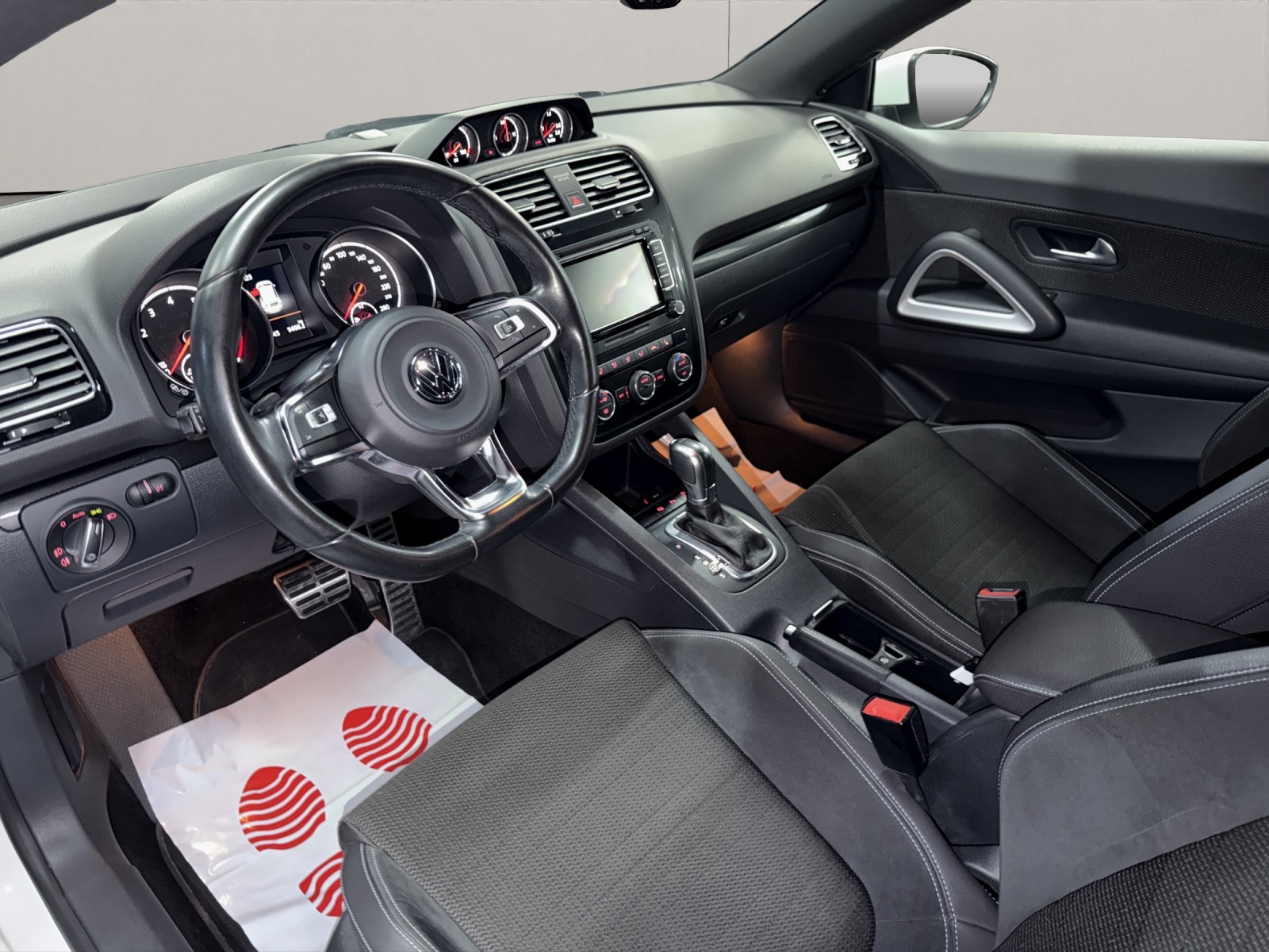 VW Scirocco 2.0 TSI DSG-image-9