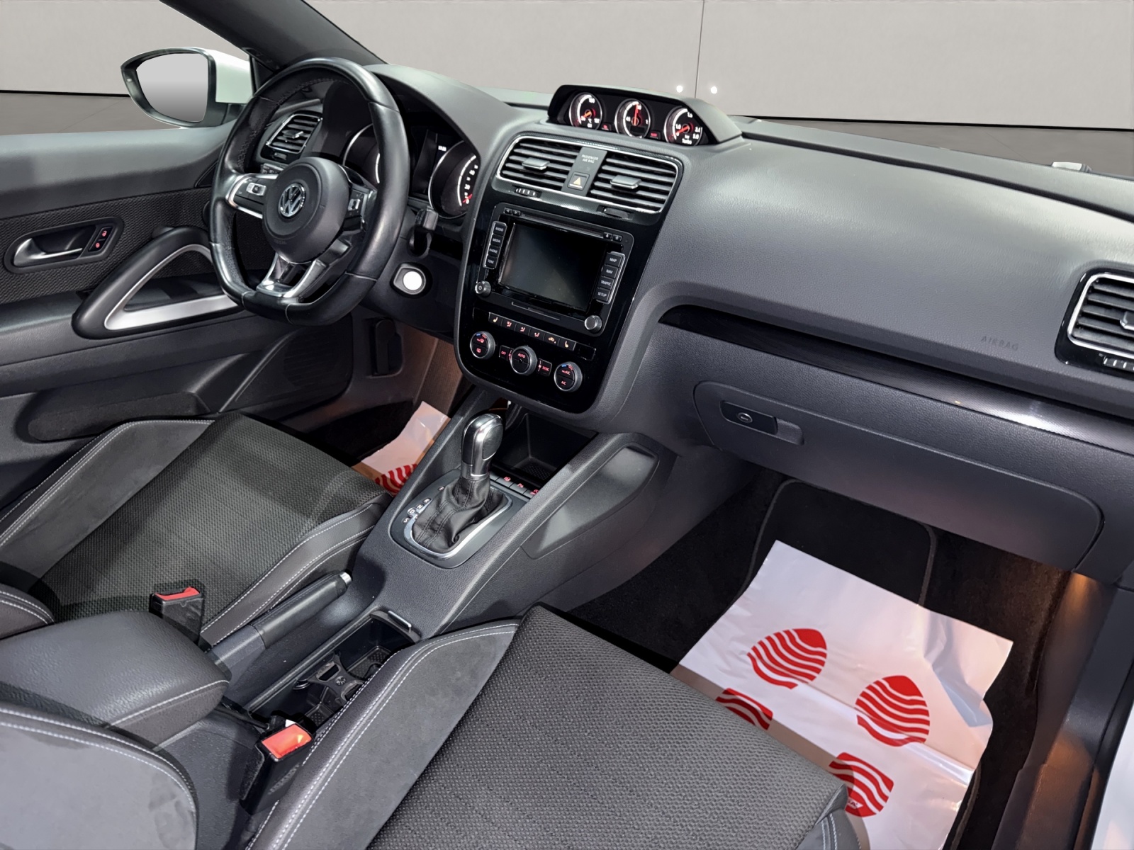 VW Scirocco 2.0 TSI DSG-image-11