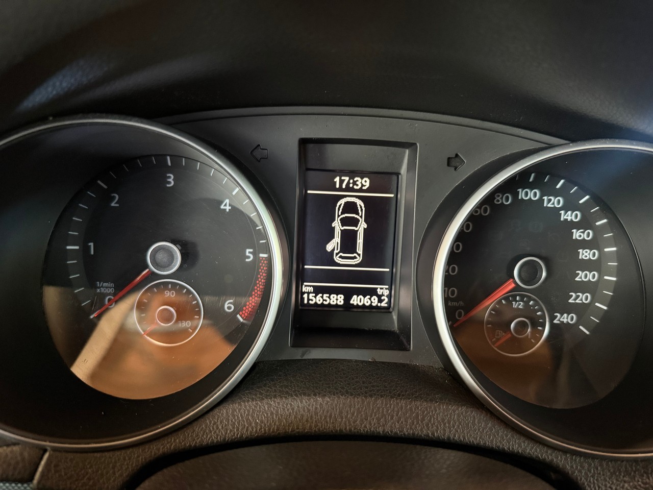 VW Golf Variant 1.6 TDI Team 4Motion-image-10